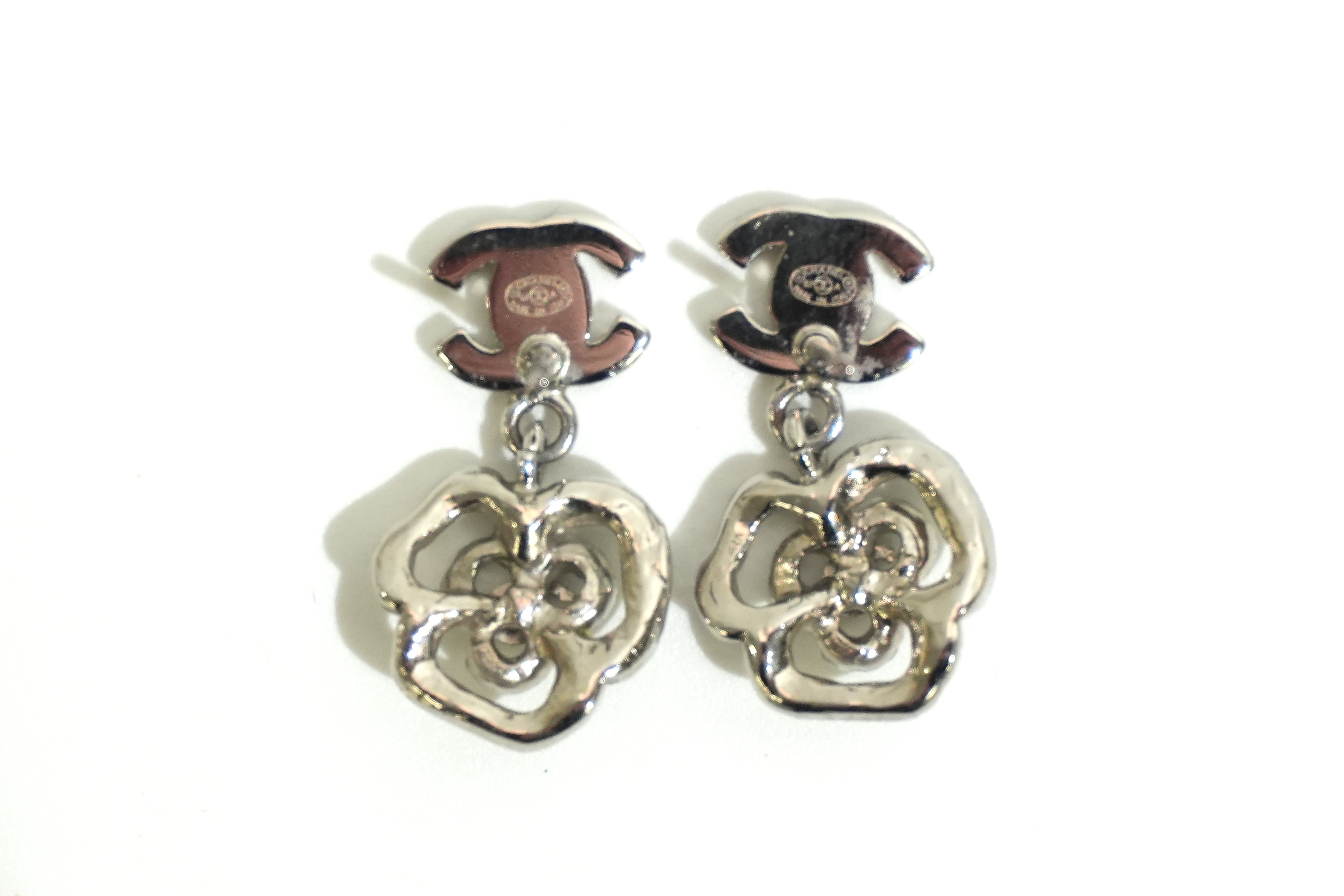 Pre-owned Chanel Steel Flower Earrings