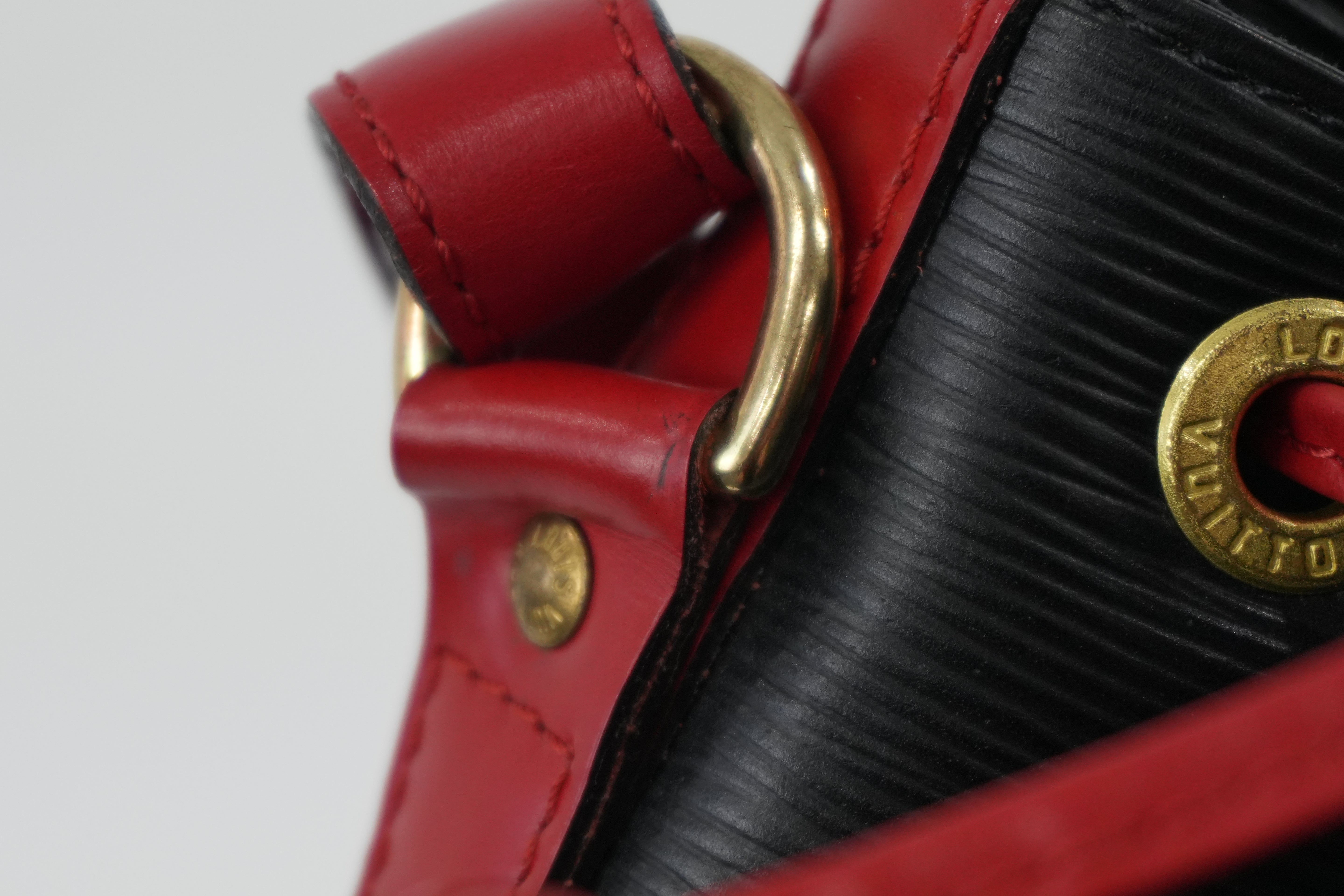 Louis Vuitton Noe GM Bucket Bag Epi Black and Red Used