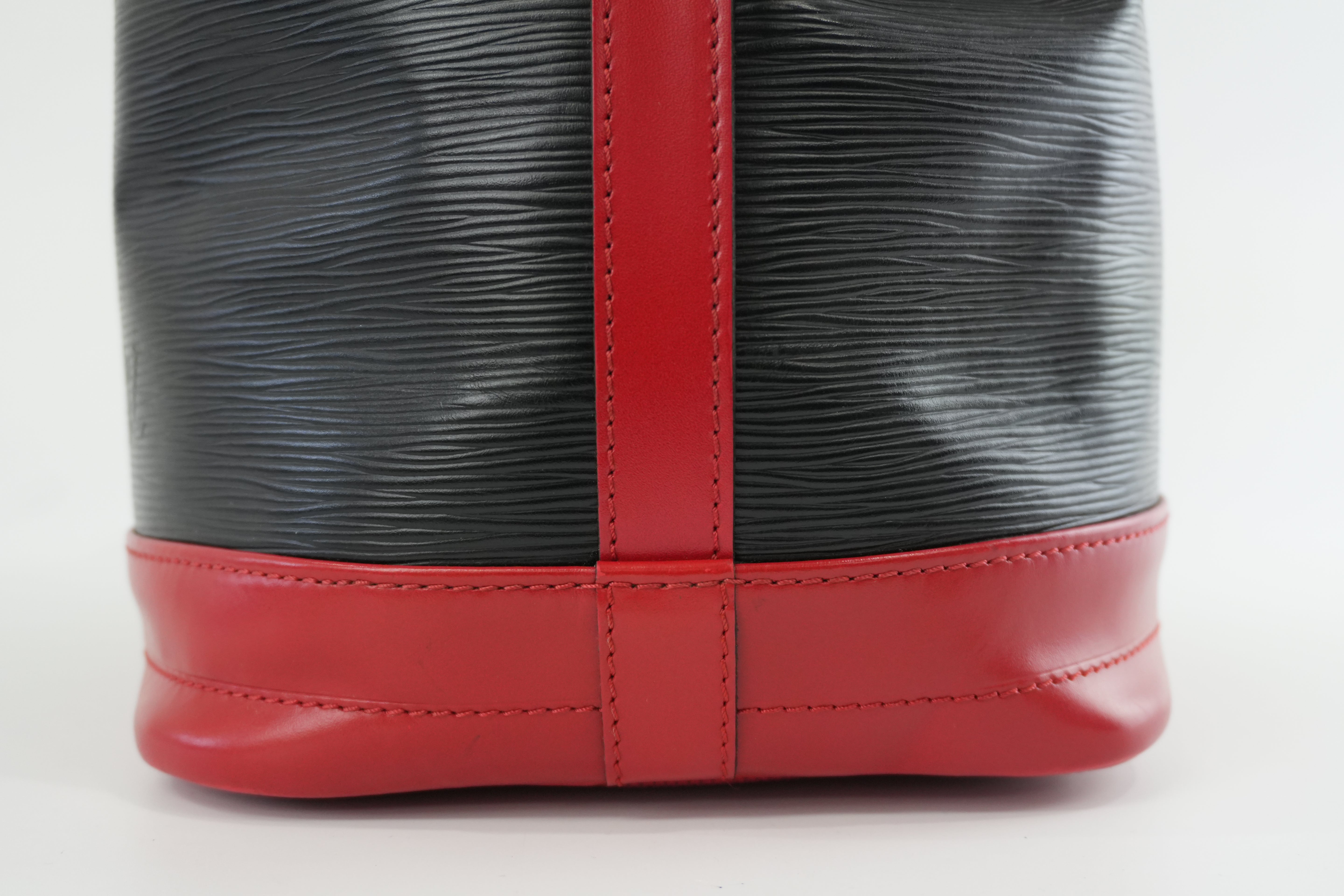 Louis Vuitton Noe GM Bucket Bag Epi Black and Red Used