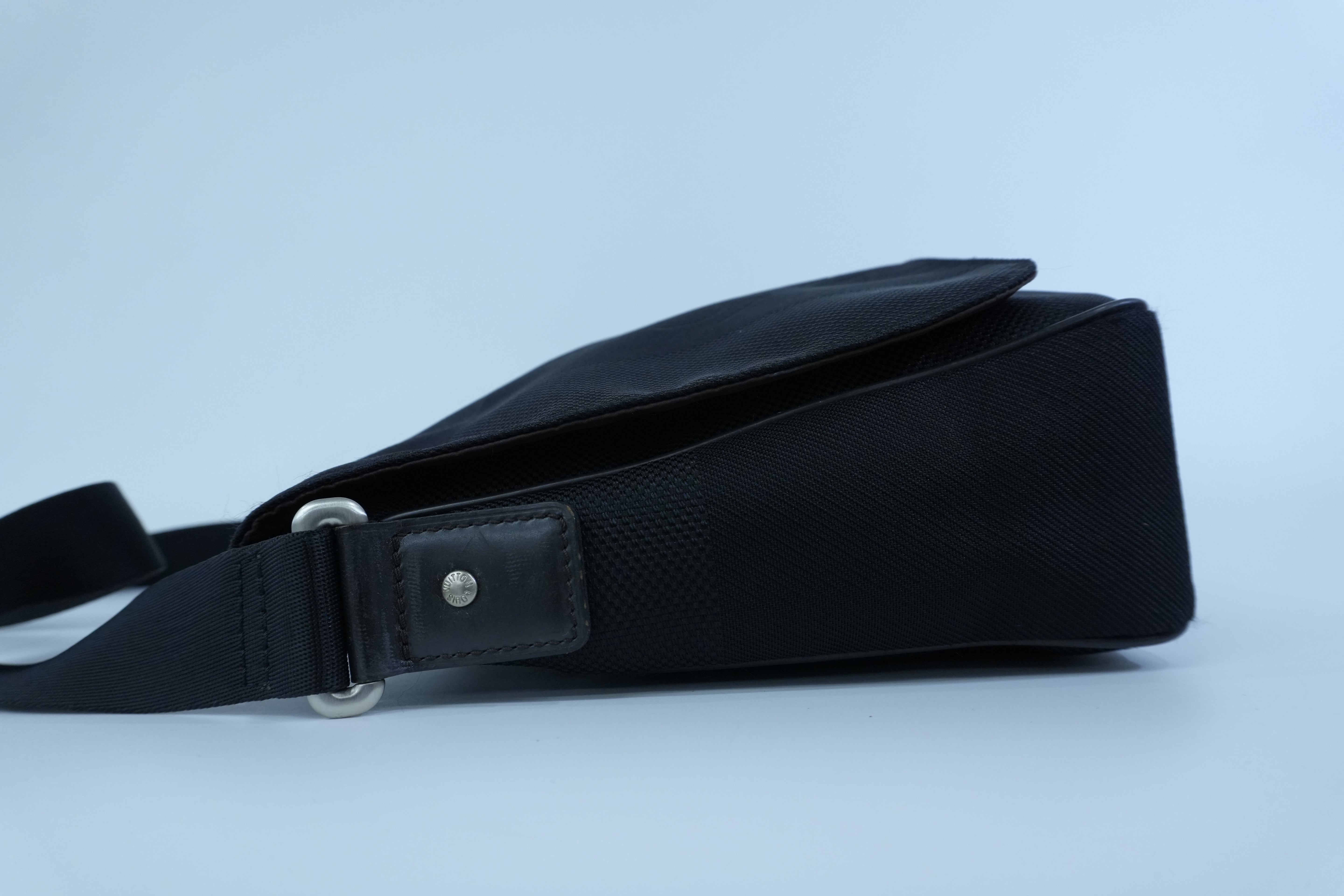 Pre-owned Louis Vuitton Canvas Shoulder Bag Black