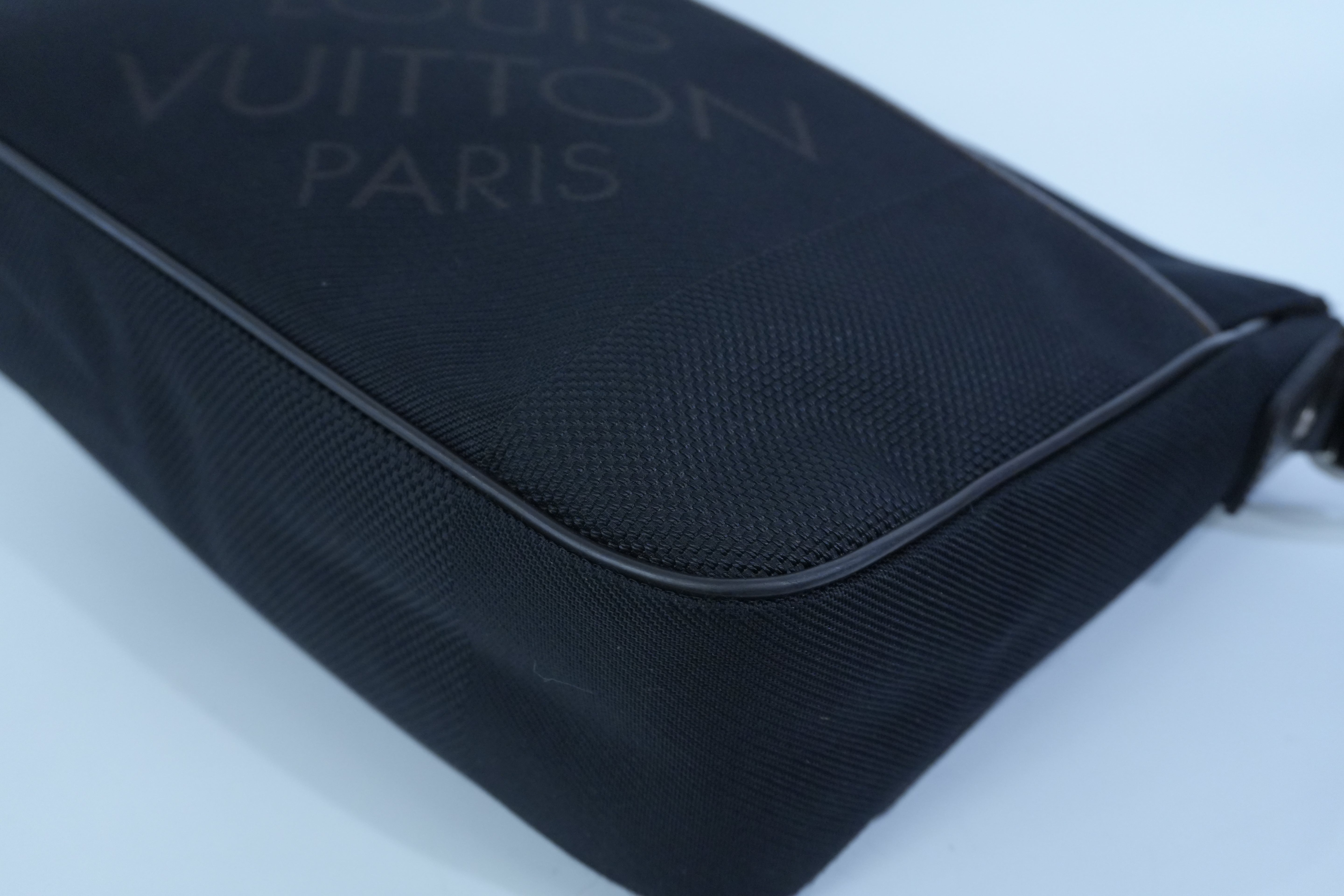 Pre-owned Louis Vuitton Canvas Shoulder Bag Black