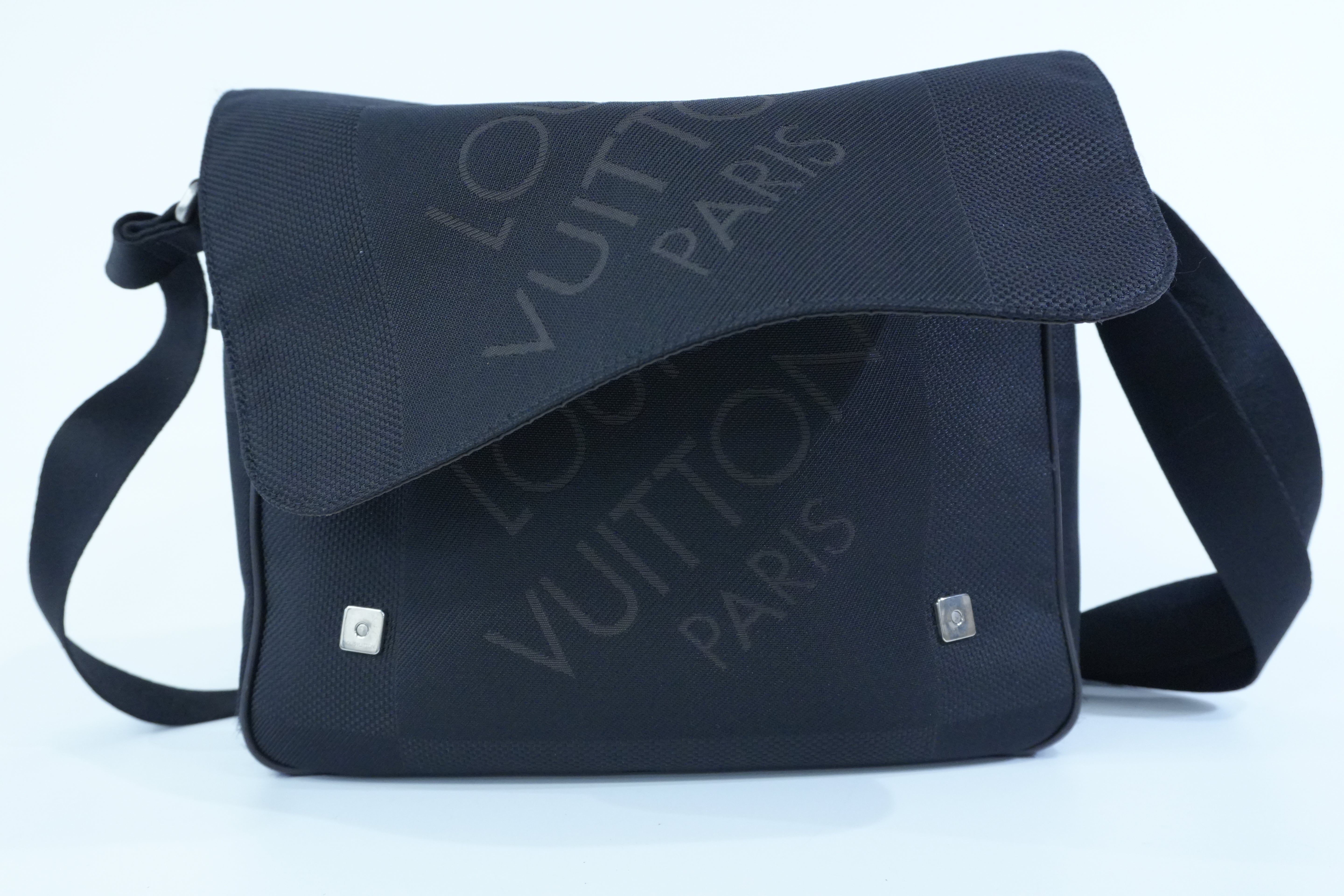 Pre-owned Louis Vuitton Canvas Shoulder Bag Black