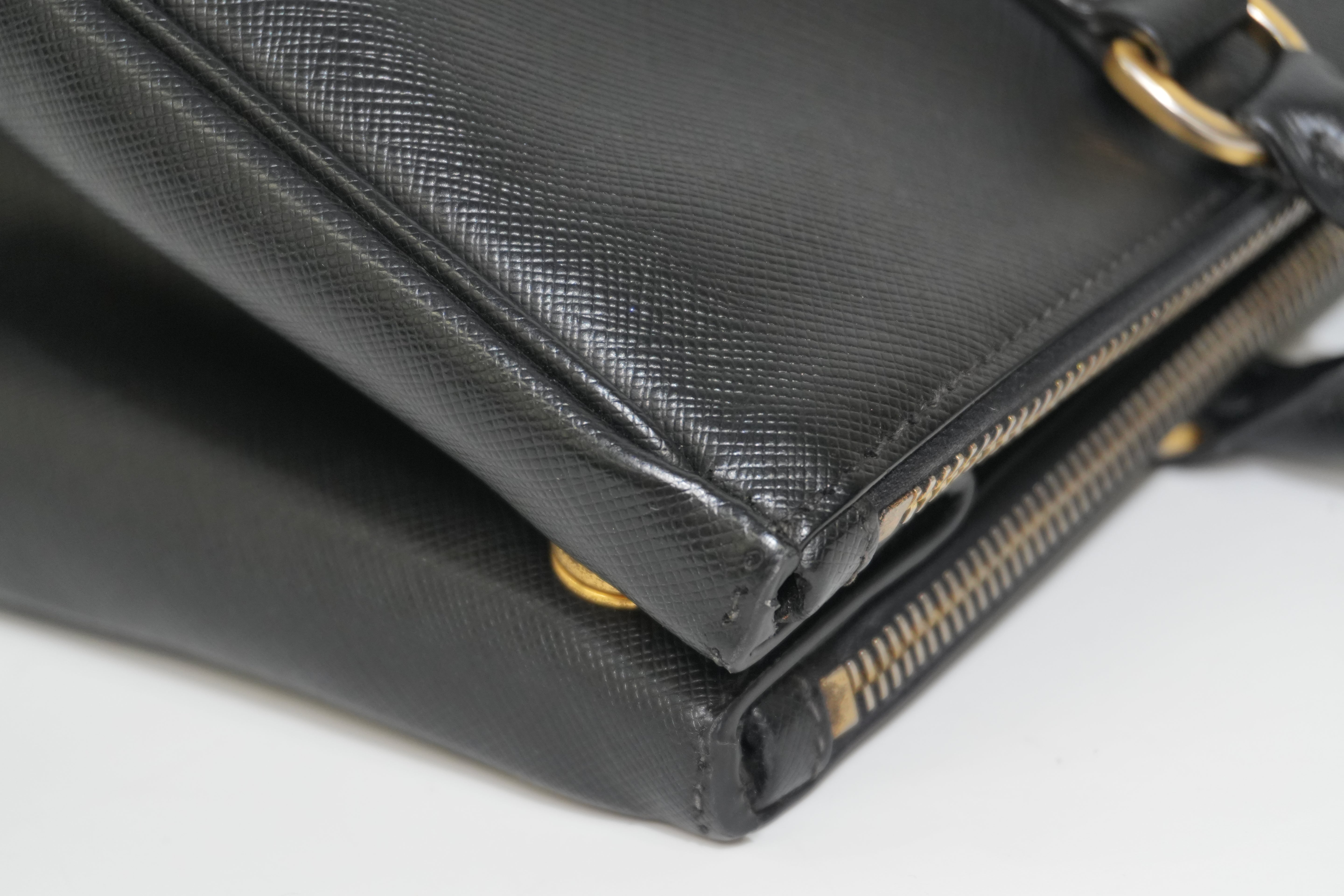 Pre-owned Prada Calfskin Leather Saffiano Handbag Black