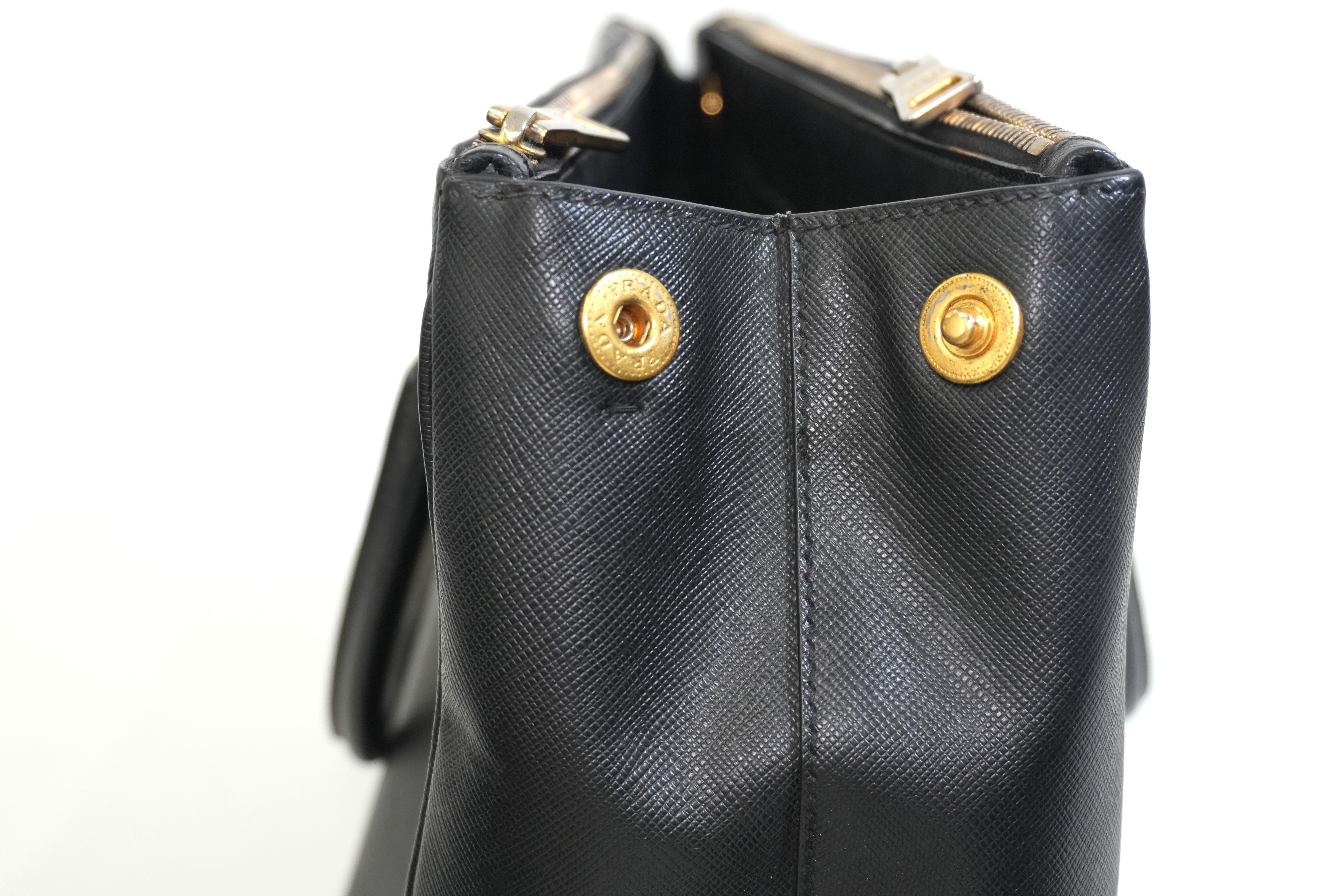Pre-owned Prada Calfskin Leather Saffiano Handbag Black