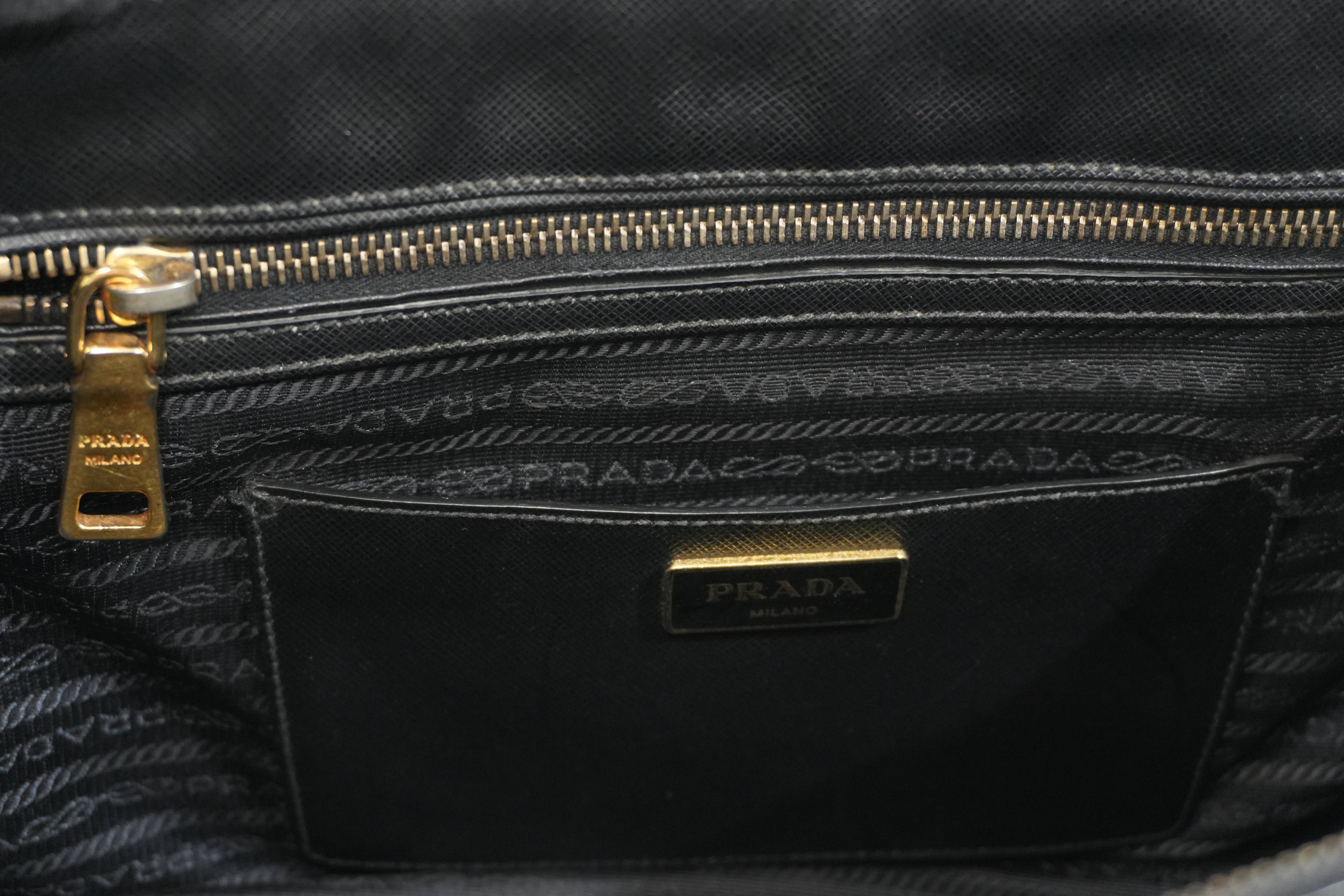 Pre-owned Prada Calfskin Leather Saffiano Handbag Black