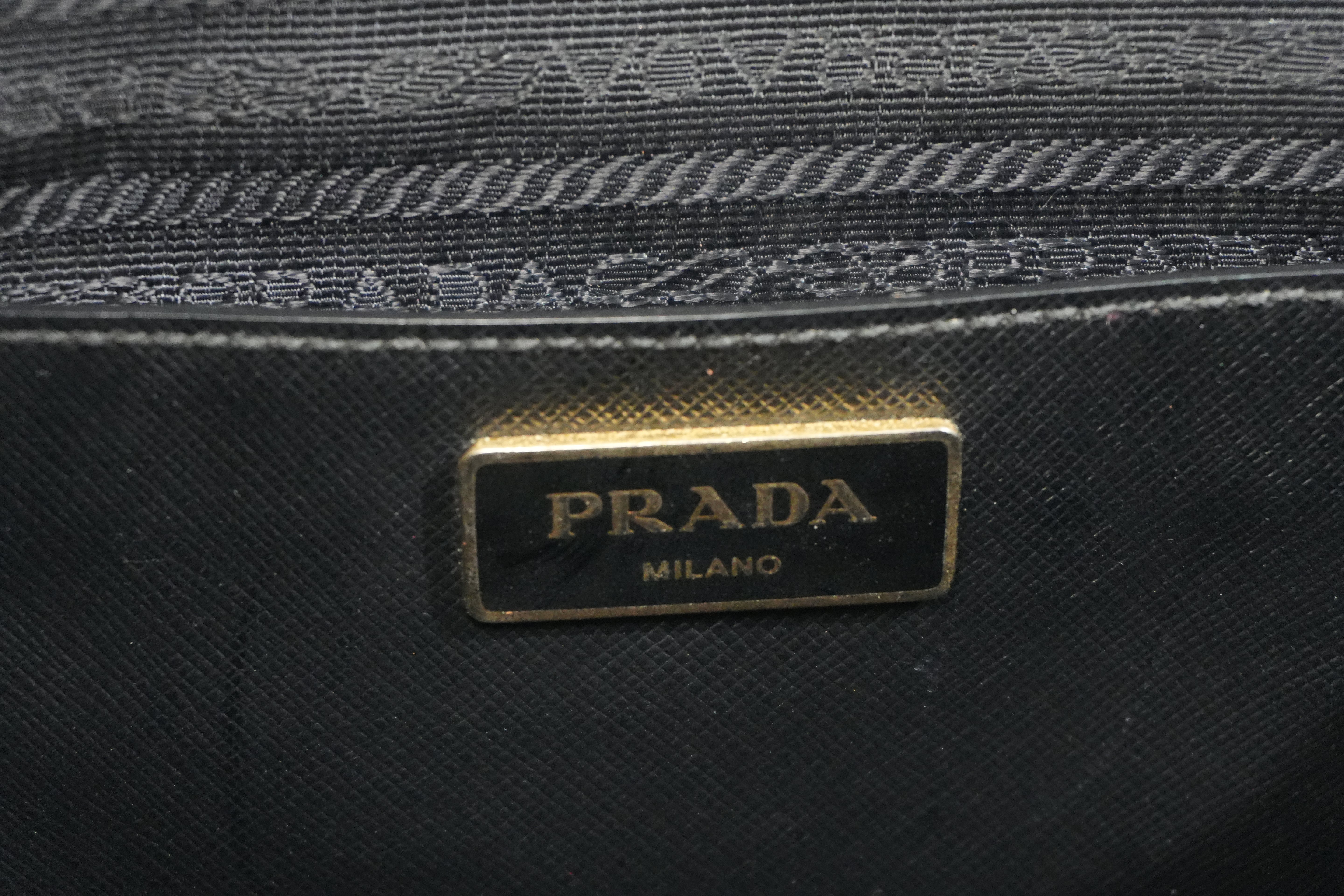 Pre-owned Prada Calfskin Leather Saffiano Handbag Black