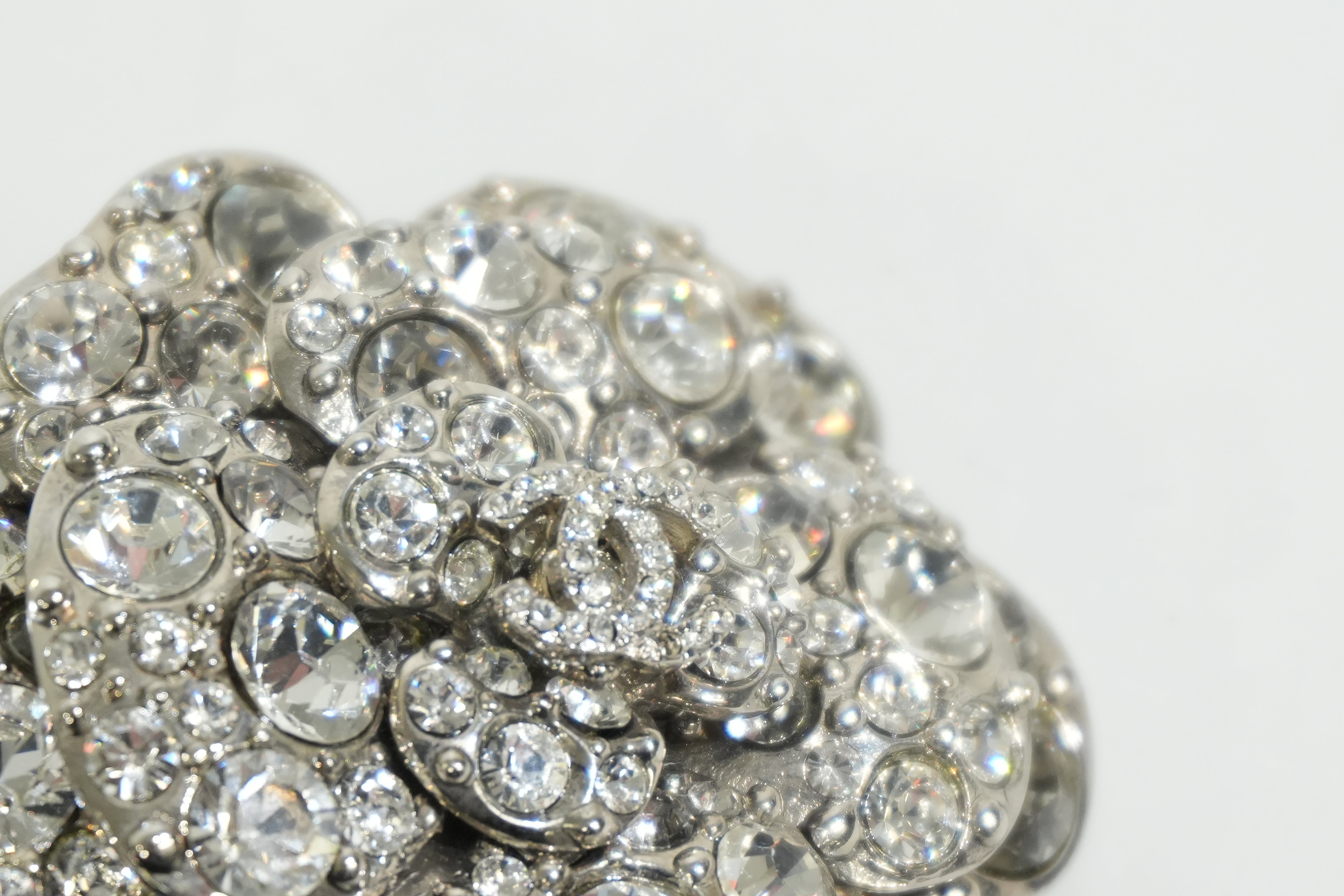 Pre-owned Chanel Camella Brooch Silver tone