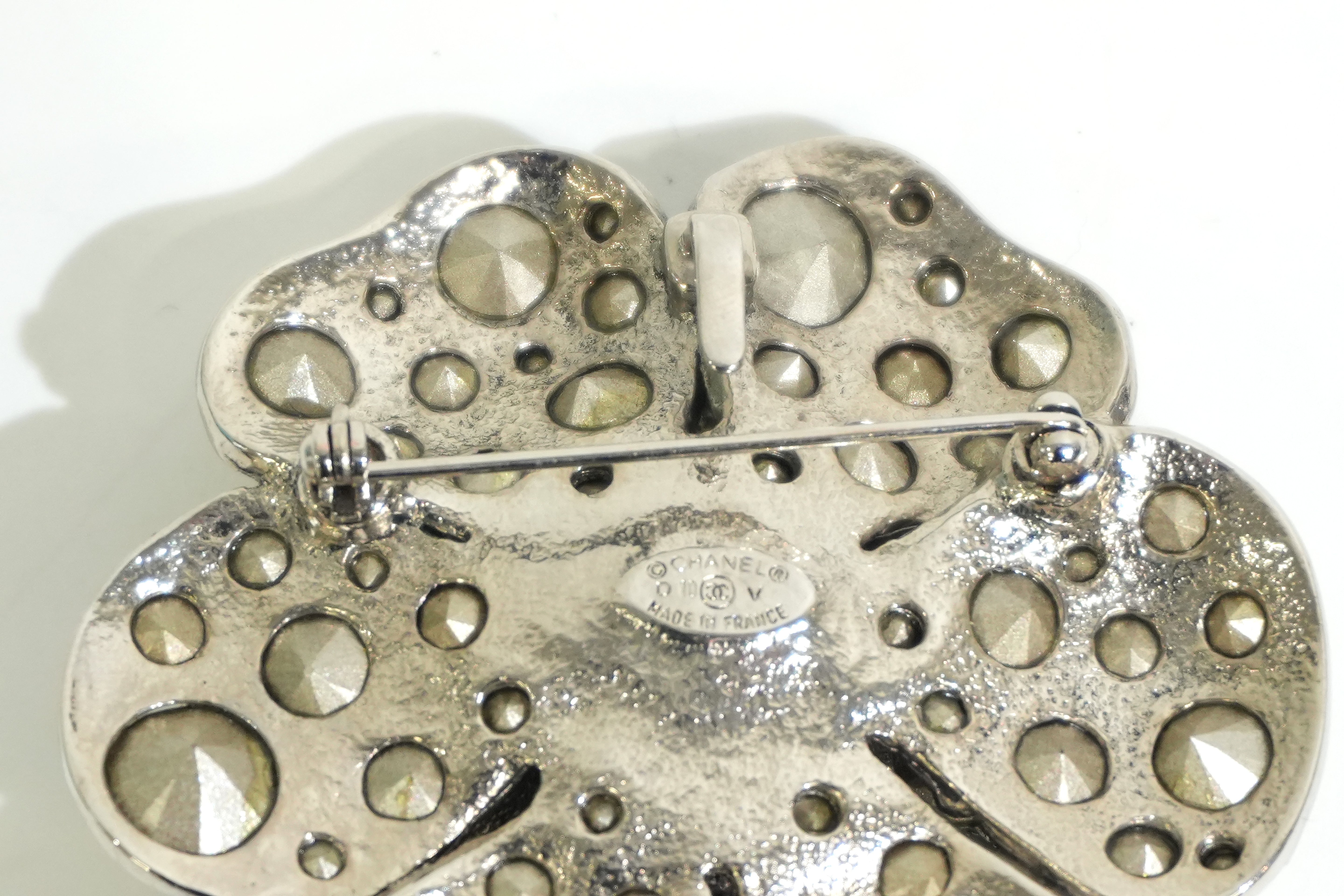 Pre-owned Chanel Camella Brooch Silver tone