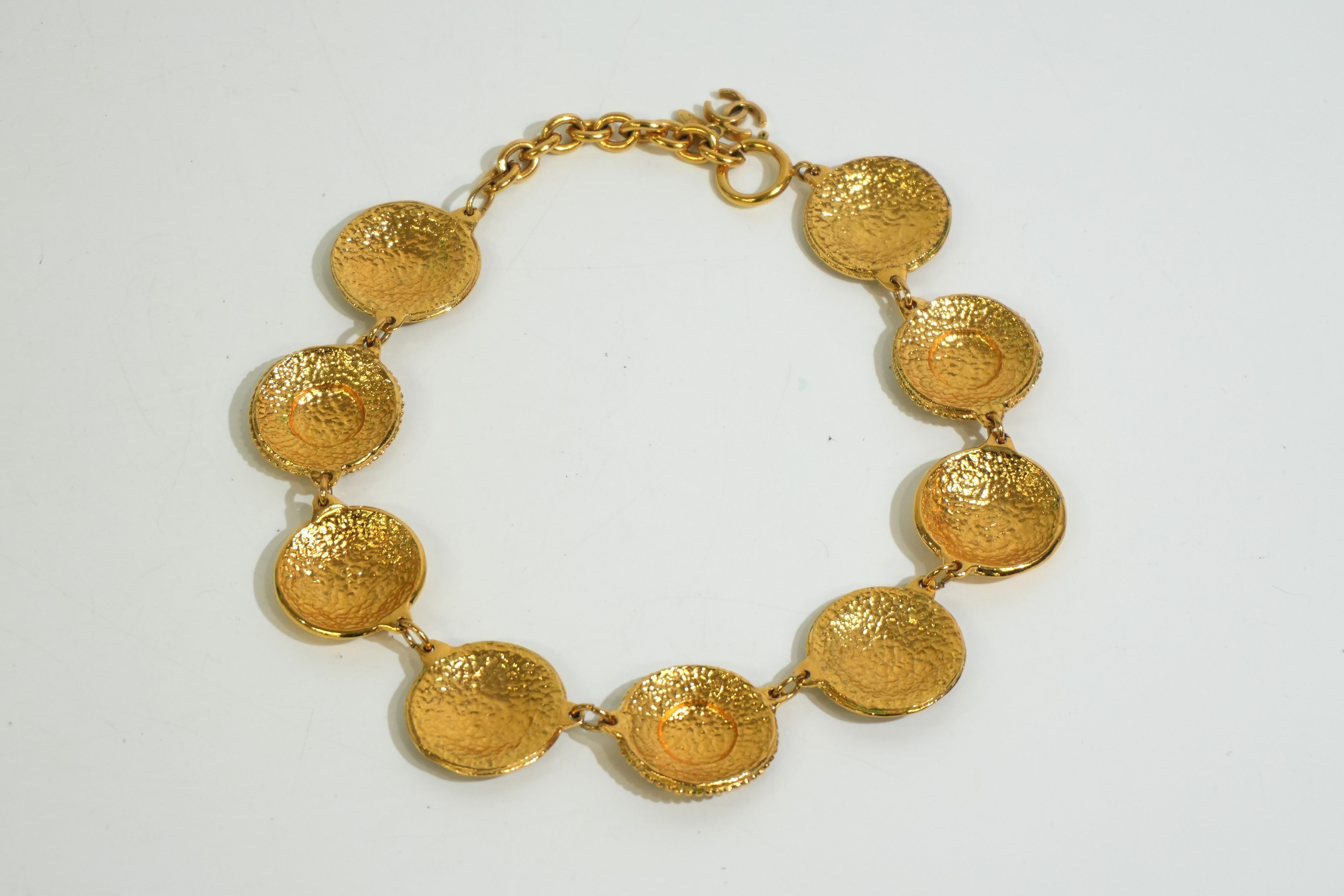 Pre-owned Chanel Medallion Necklace Gold tone