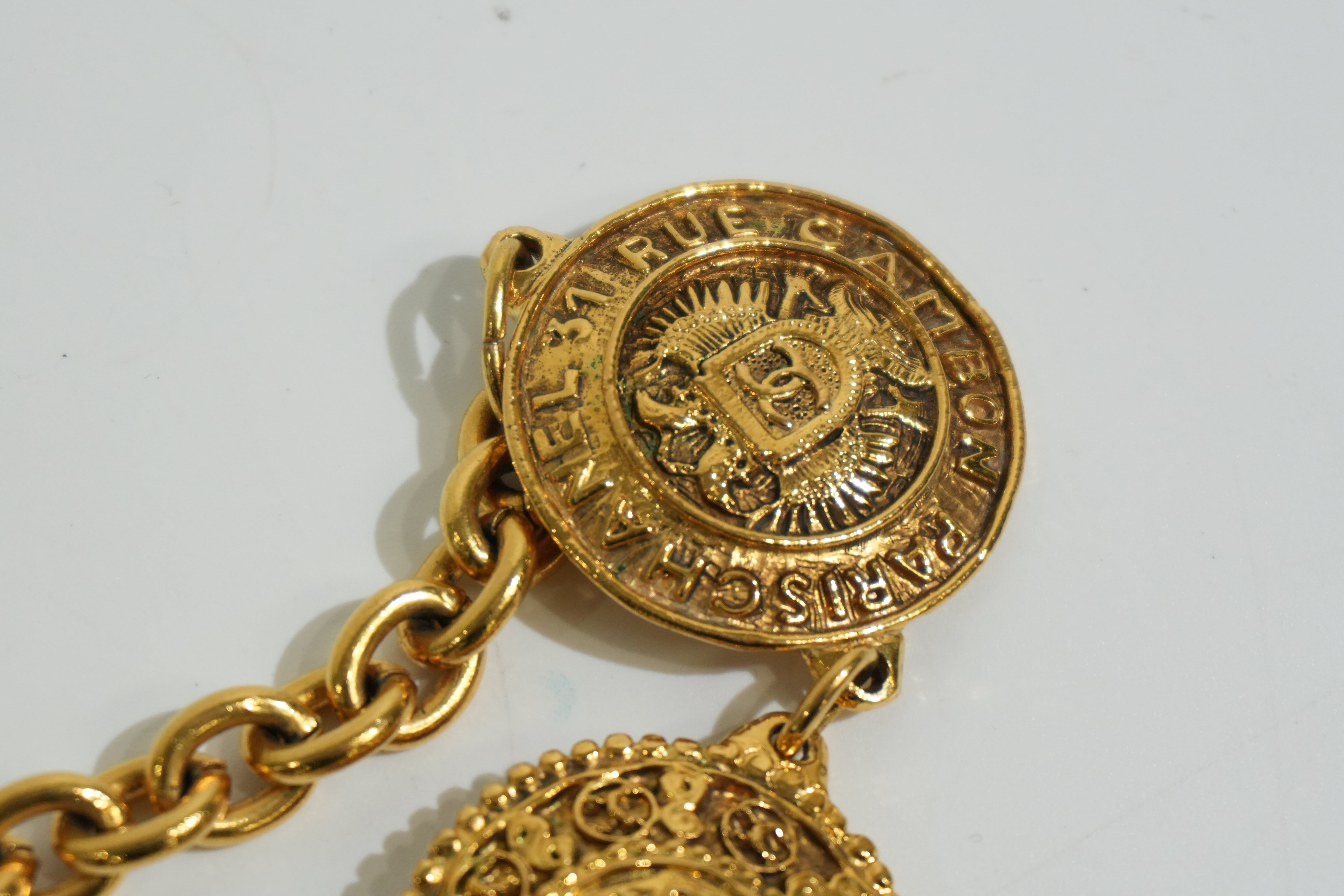 Pre-owned Chanel Medallion Necklace Gold tone