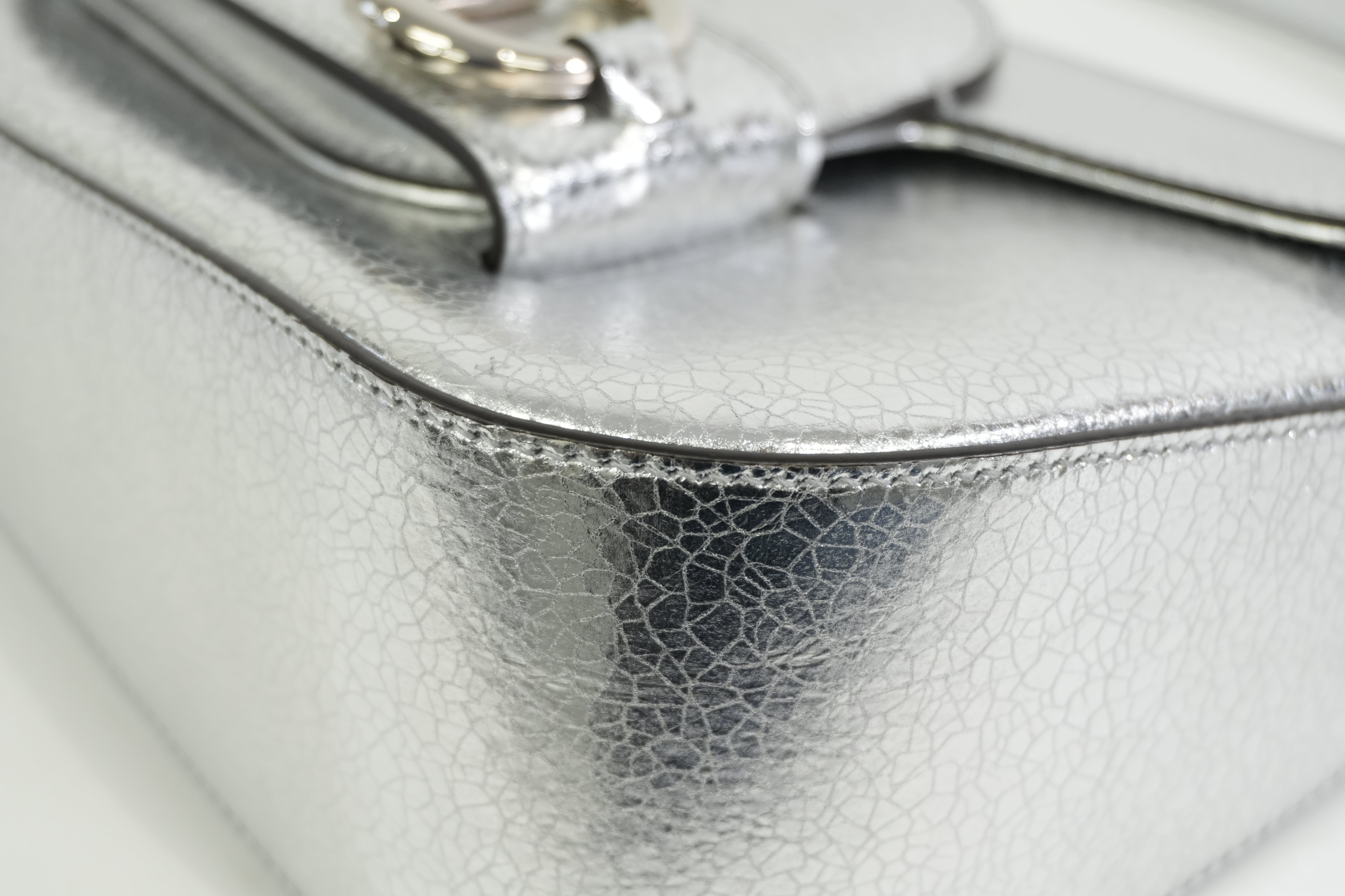 Pre-owned Gucci Metallic Shoulder Bag Silver