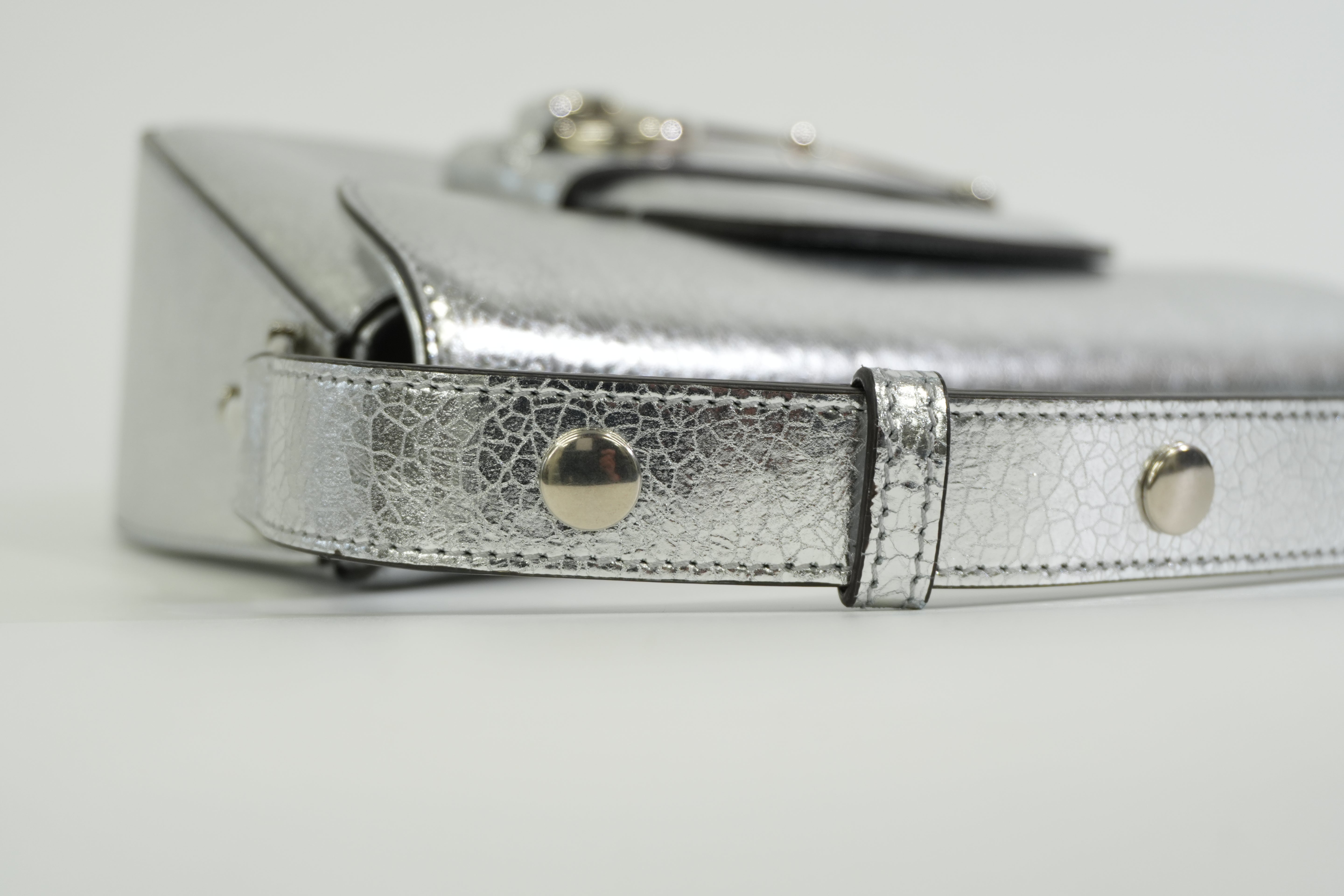 Pre-owned Gucci Metallic Shoulder Bag Silver