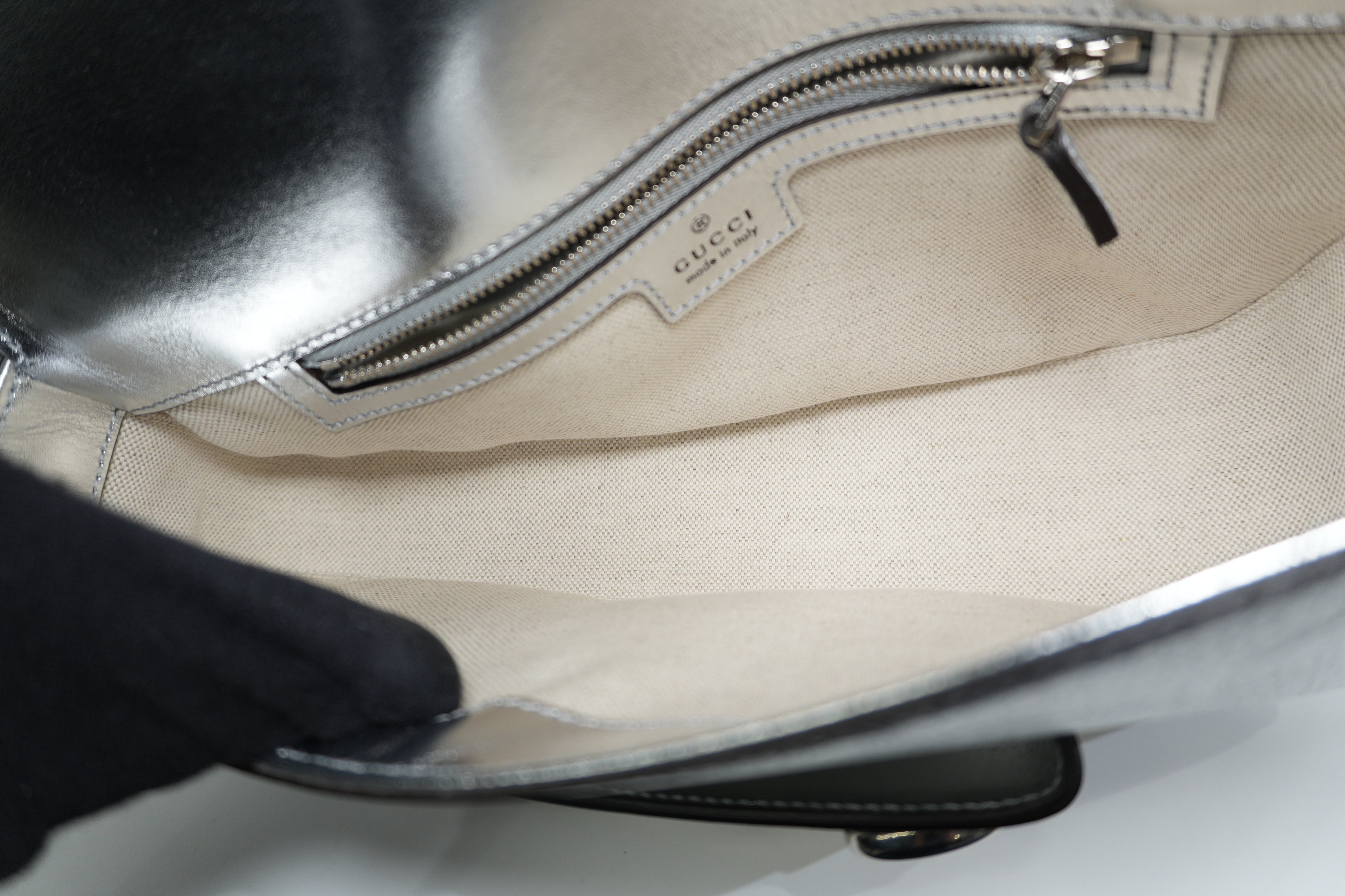 Pre-owned Gucci Metallic Shoulder Bag Silver