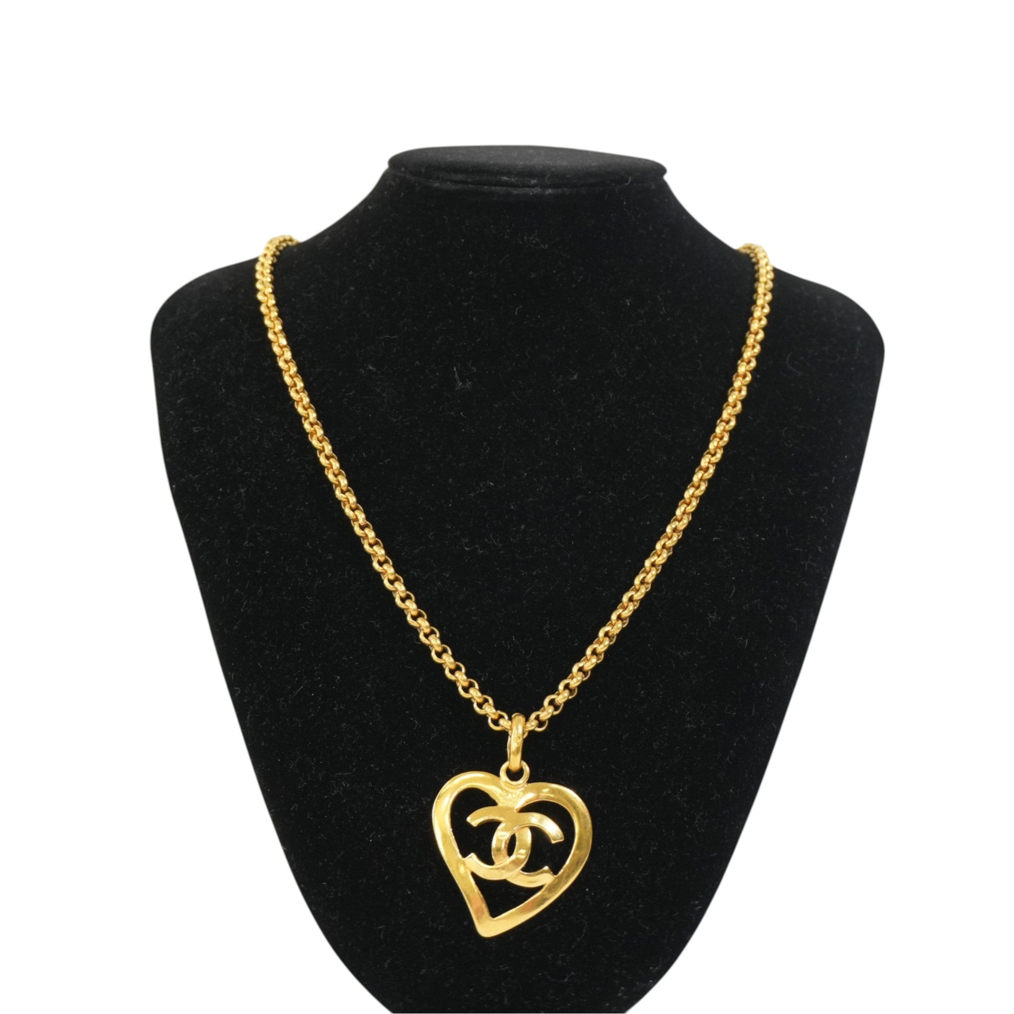 Pre-owned Chanel Heart CC Necklace Gold tone