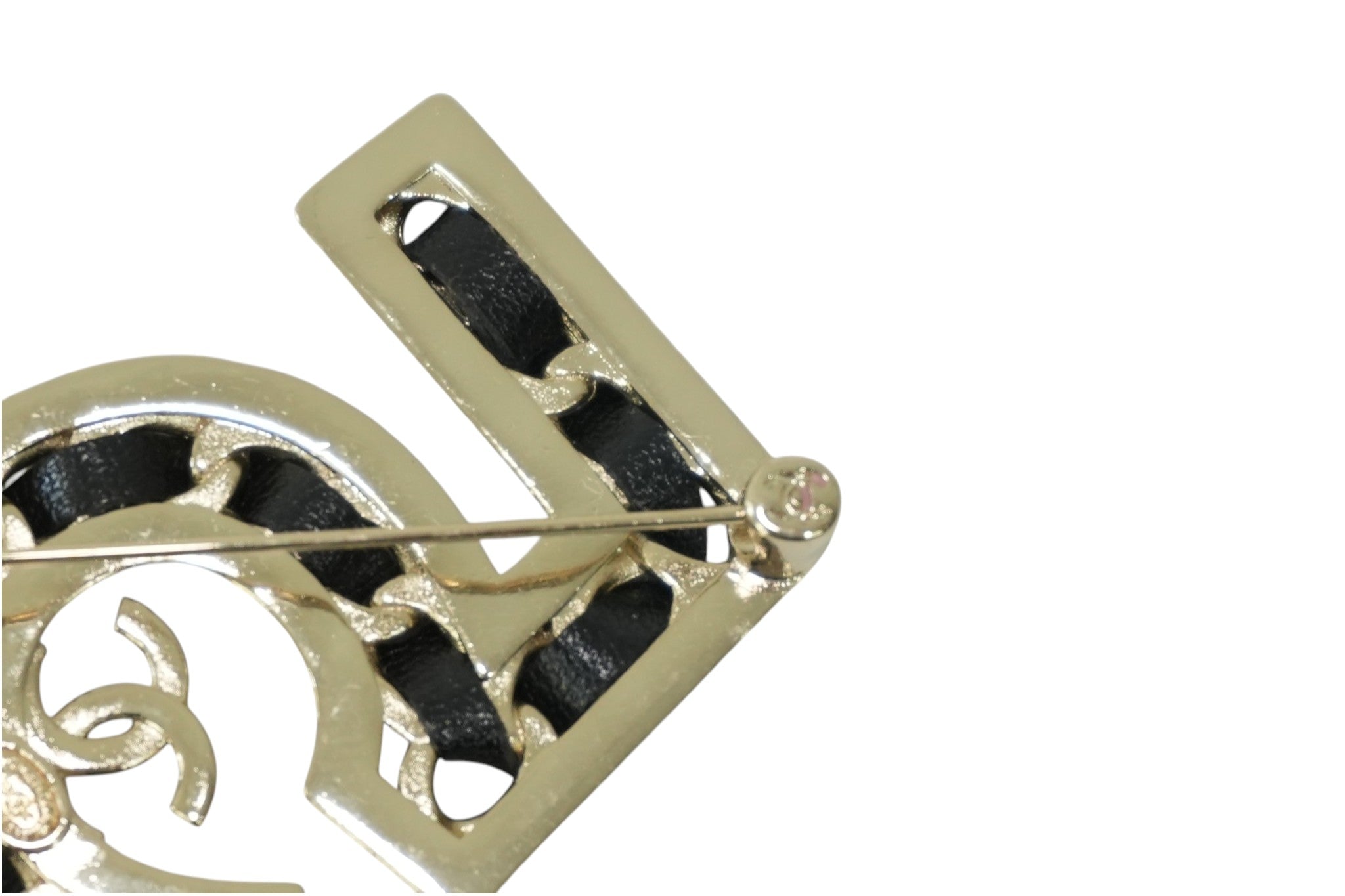 Pre-owned Chanel Number 5 Brooch Silver tone
