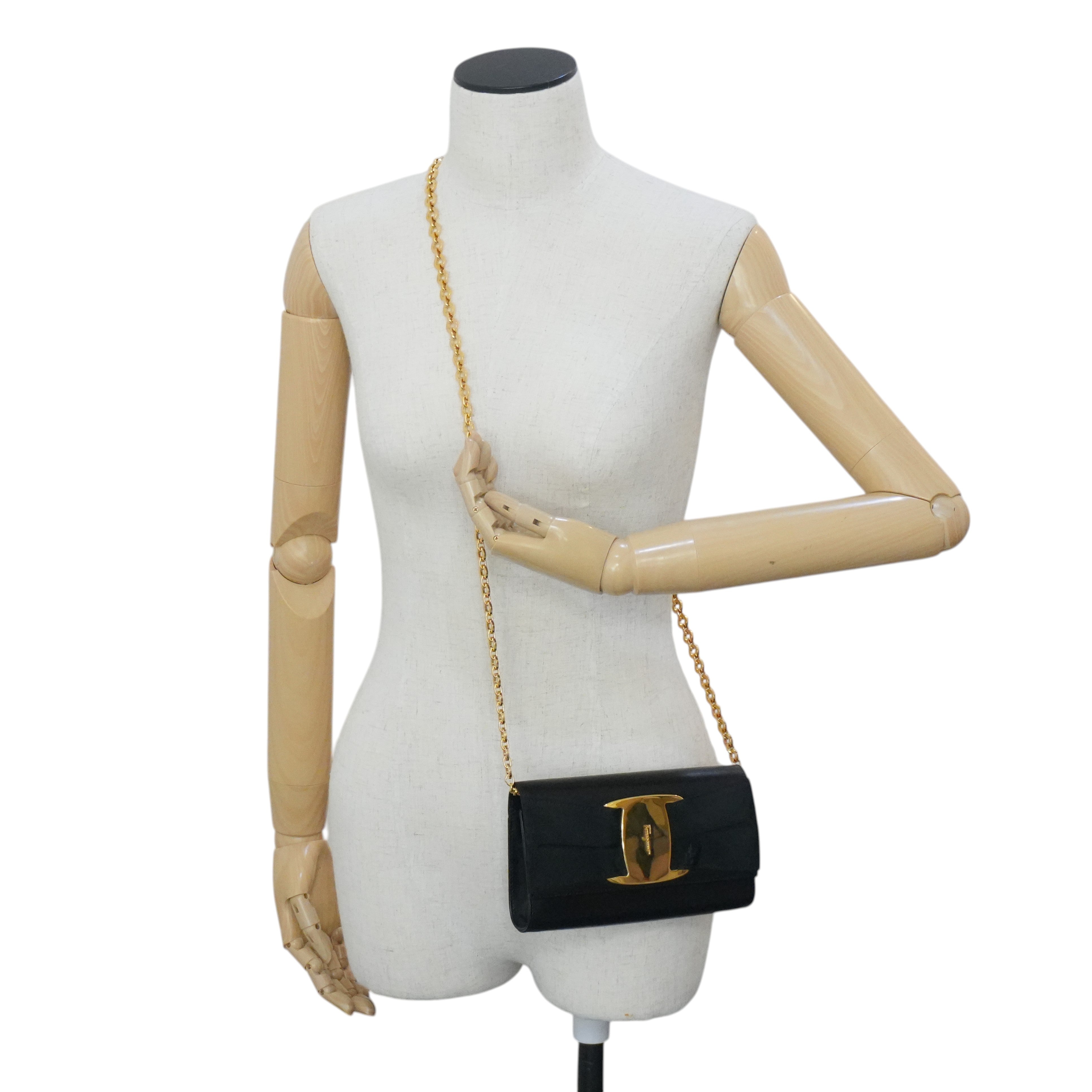 Pre-owned Ferragamo Ribbon Chain Crossbody Bag Black