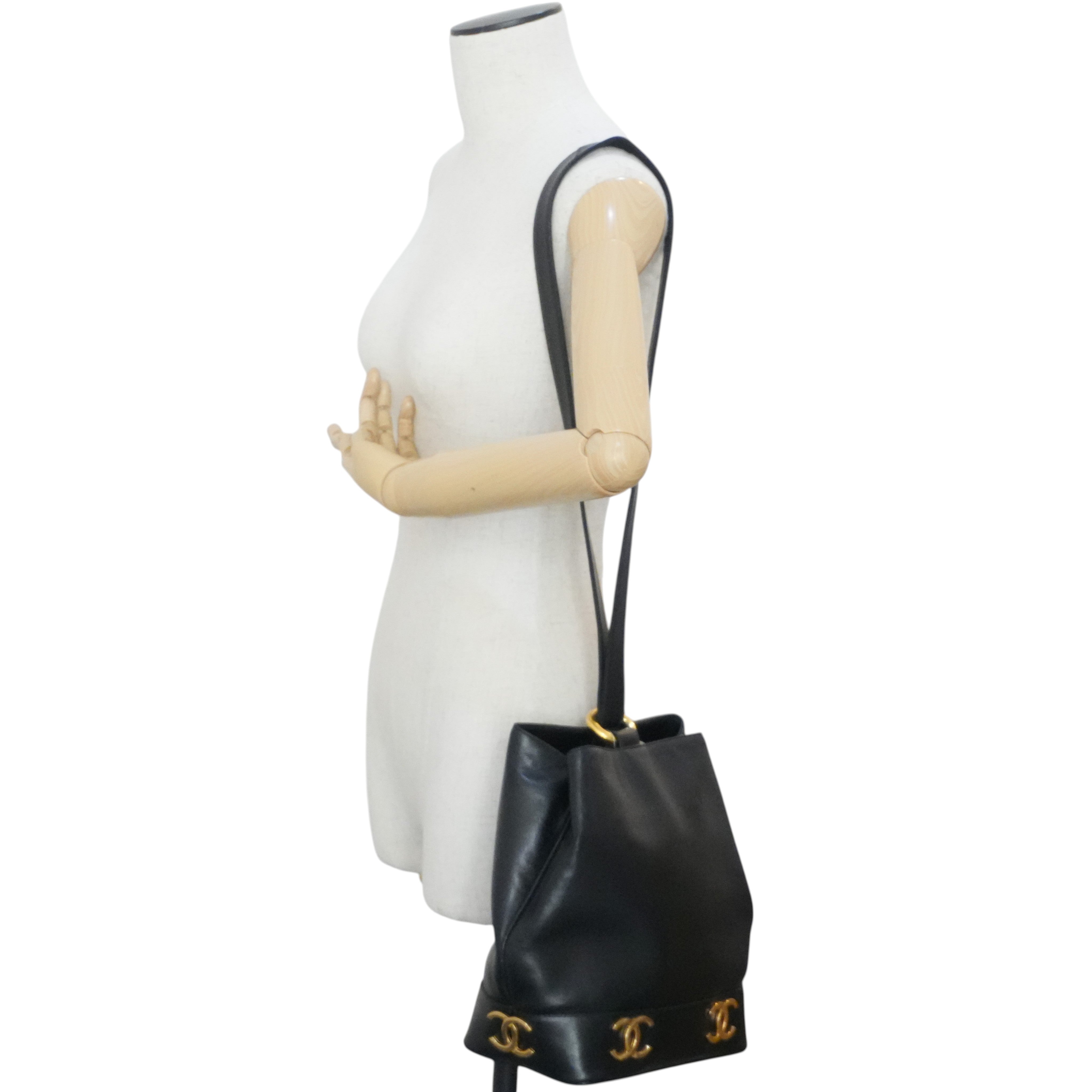Pre-owned Chanel Bucket Shoulder Bag Black