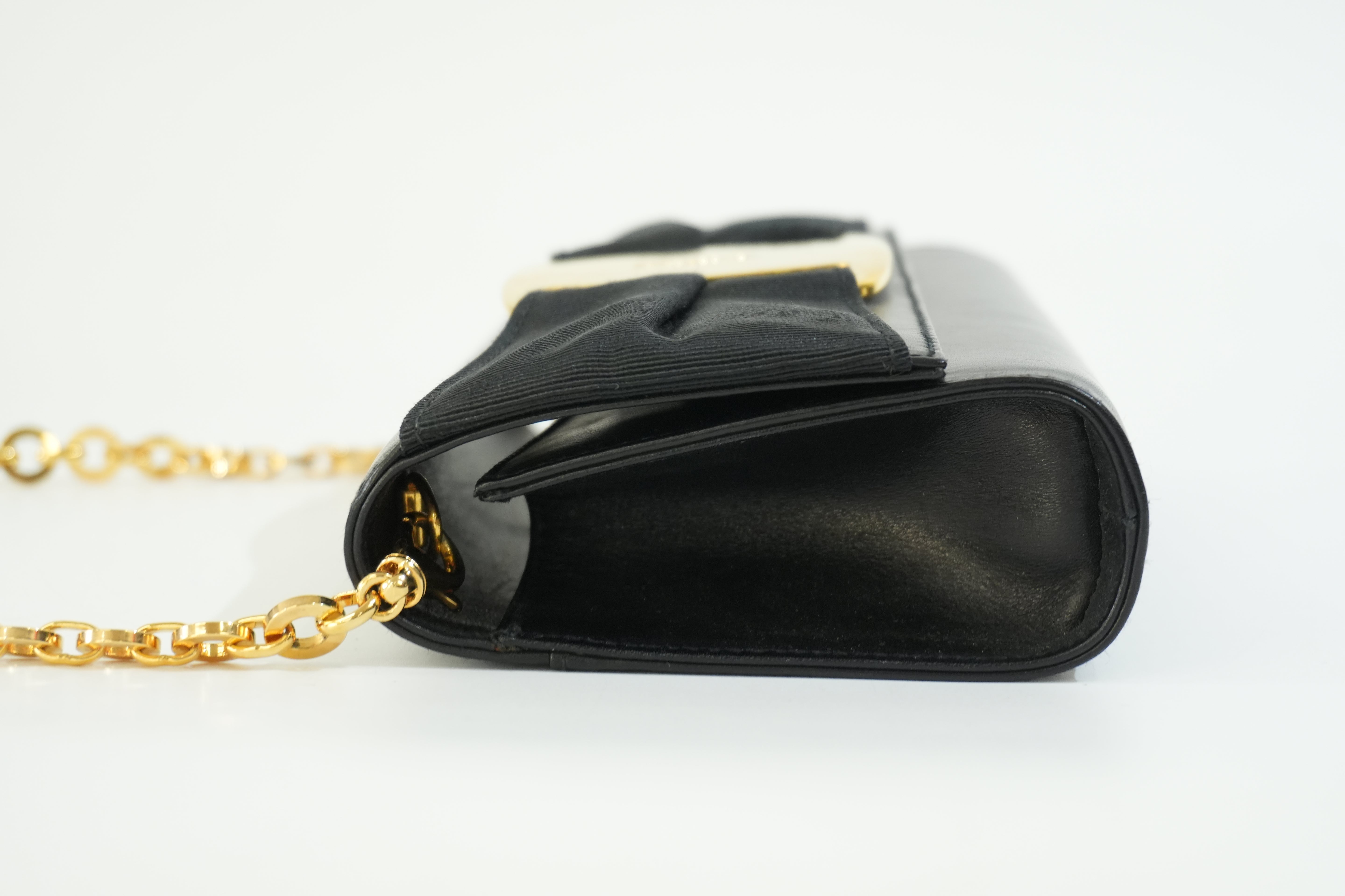 Pre-owned Ferragamo Ribbon Chain Crossbody Bag Black