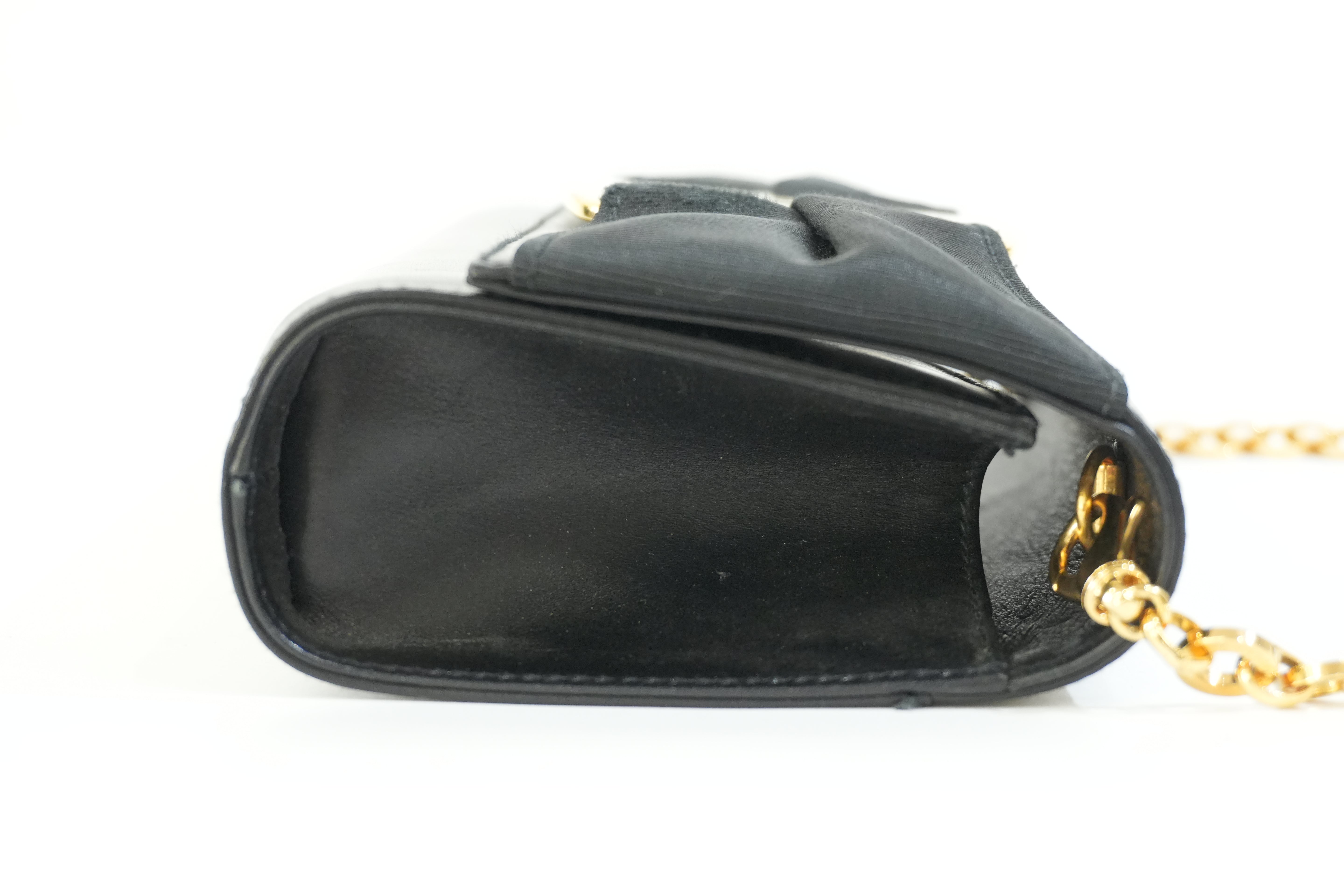 Pre-owned Ferragamo Ribbon Chain Crossbody Bag Black