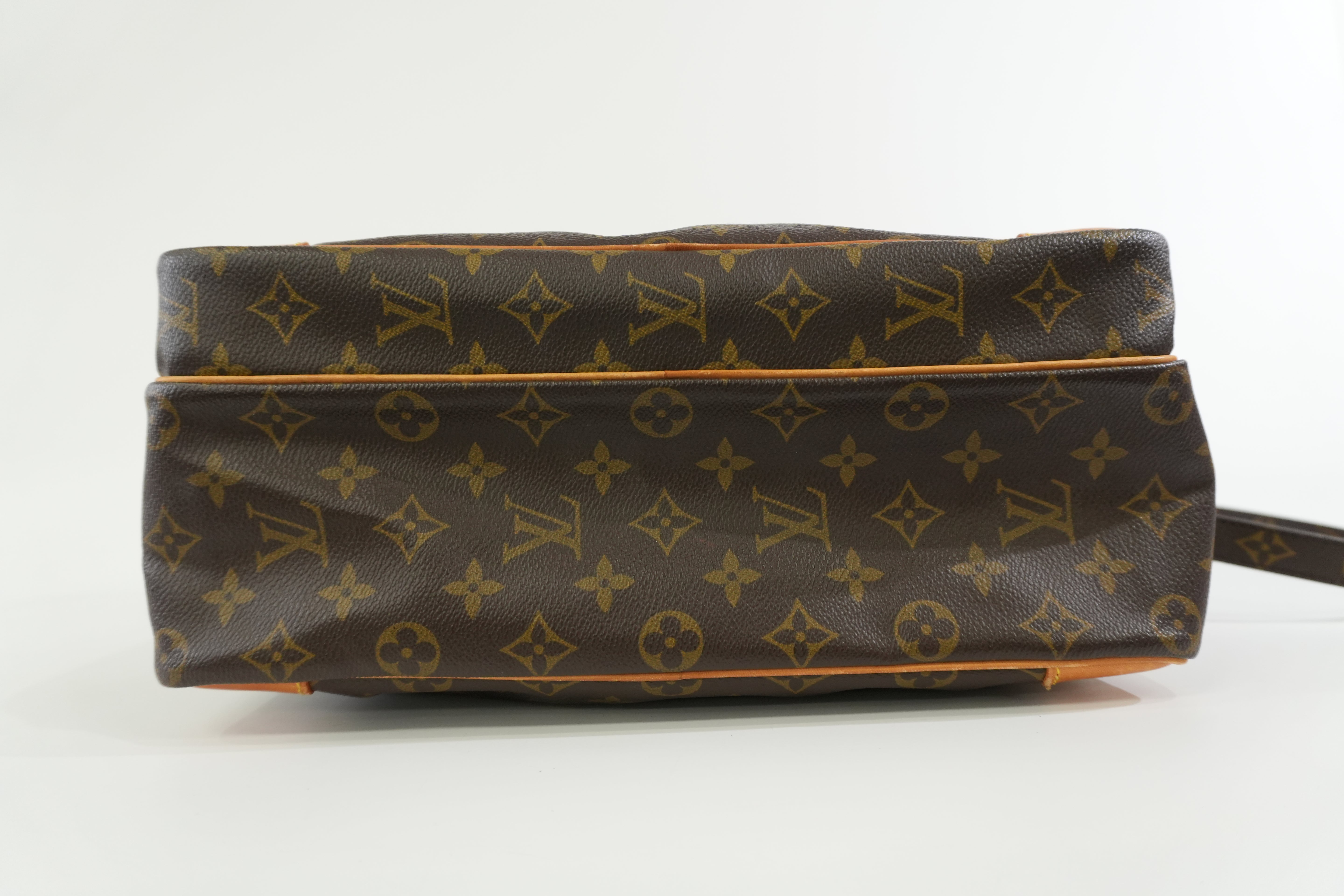 Pre-owned Louis Vuitton Monogram Nile Size 33 Shoulder Bag