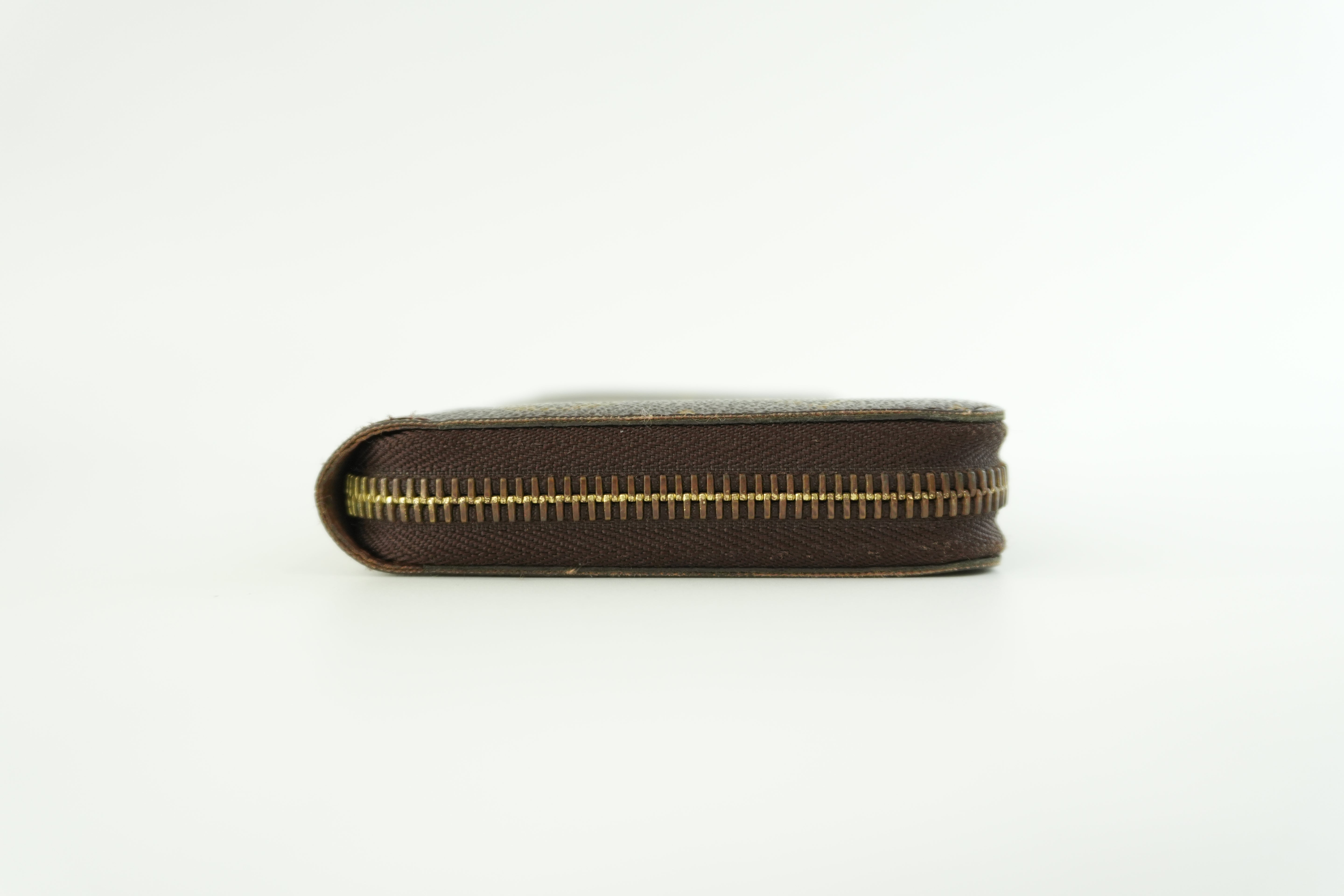 Louis Vuitton Monogram Zippy Wallet Used