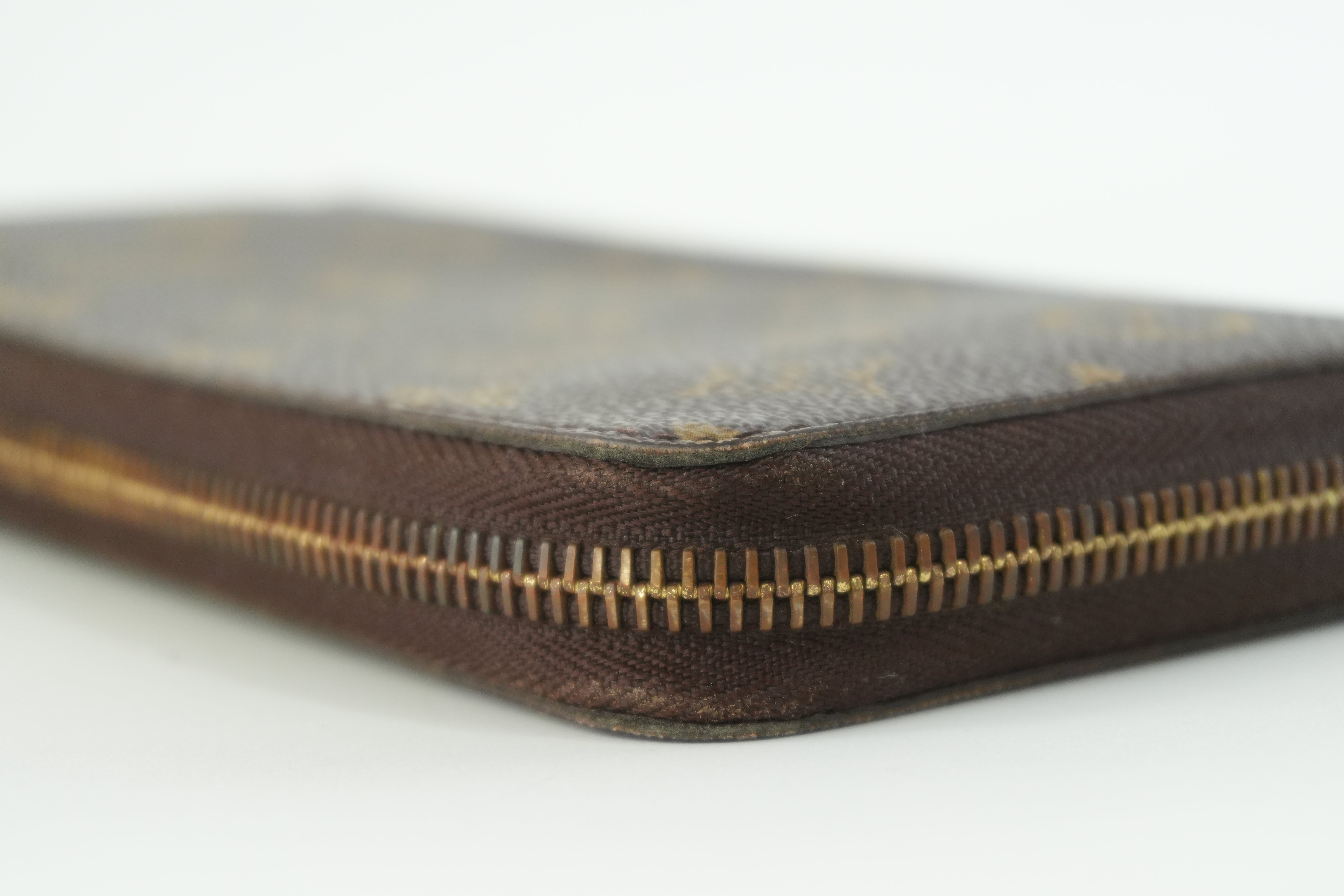 Louis Vuitton Monogram Zippy Wallet Used