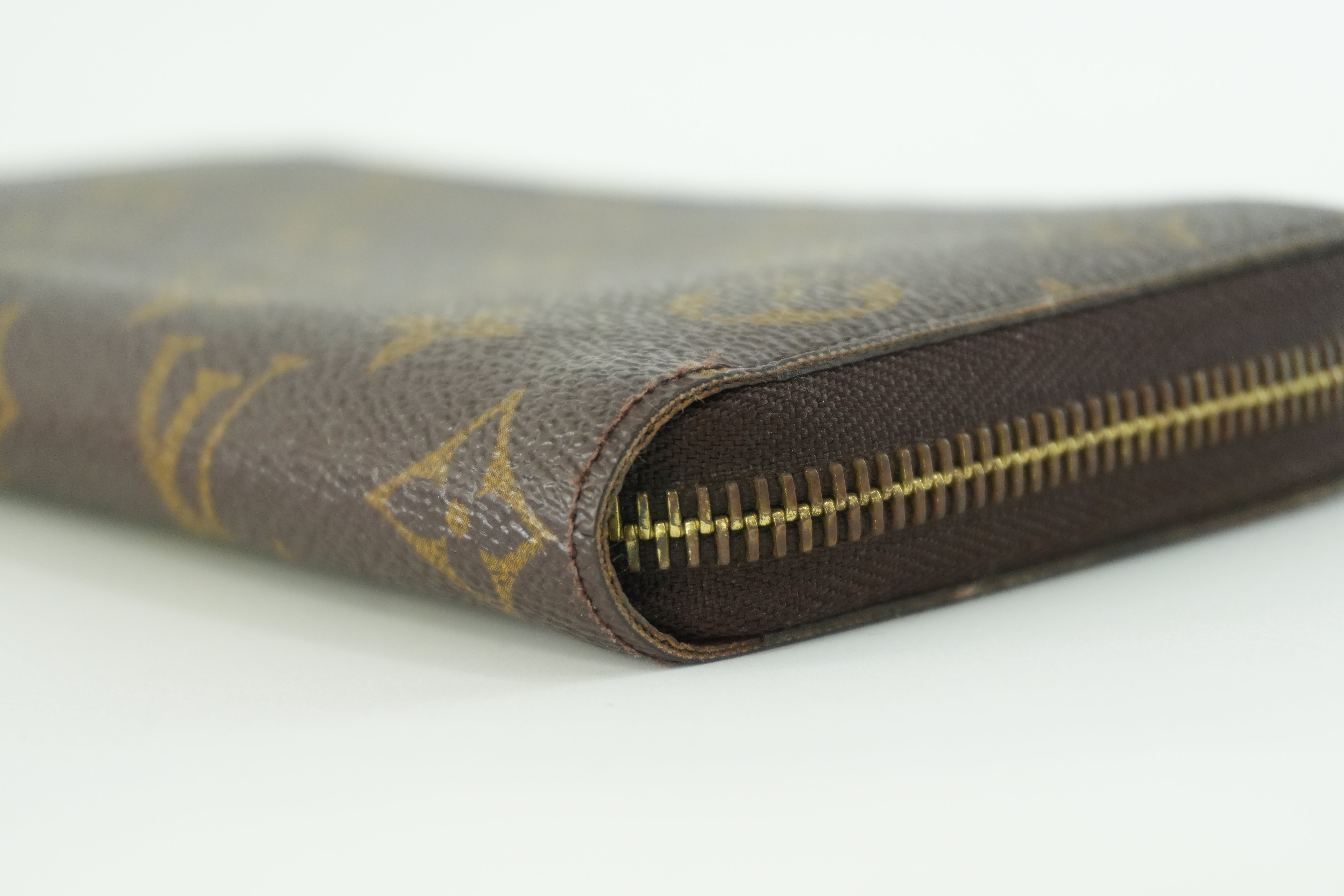 Louis Vuitton Monogram Zippy Wallet Used