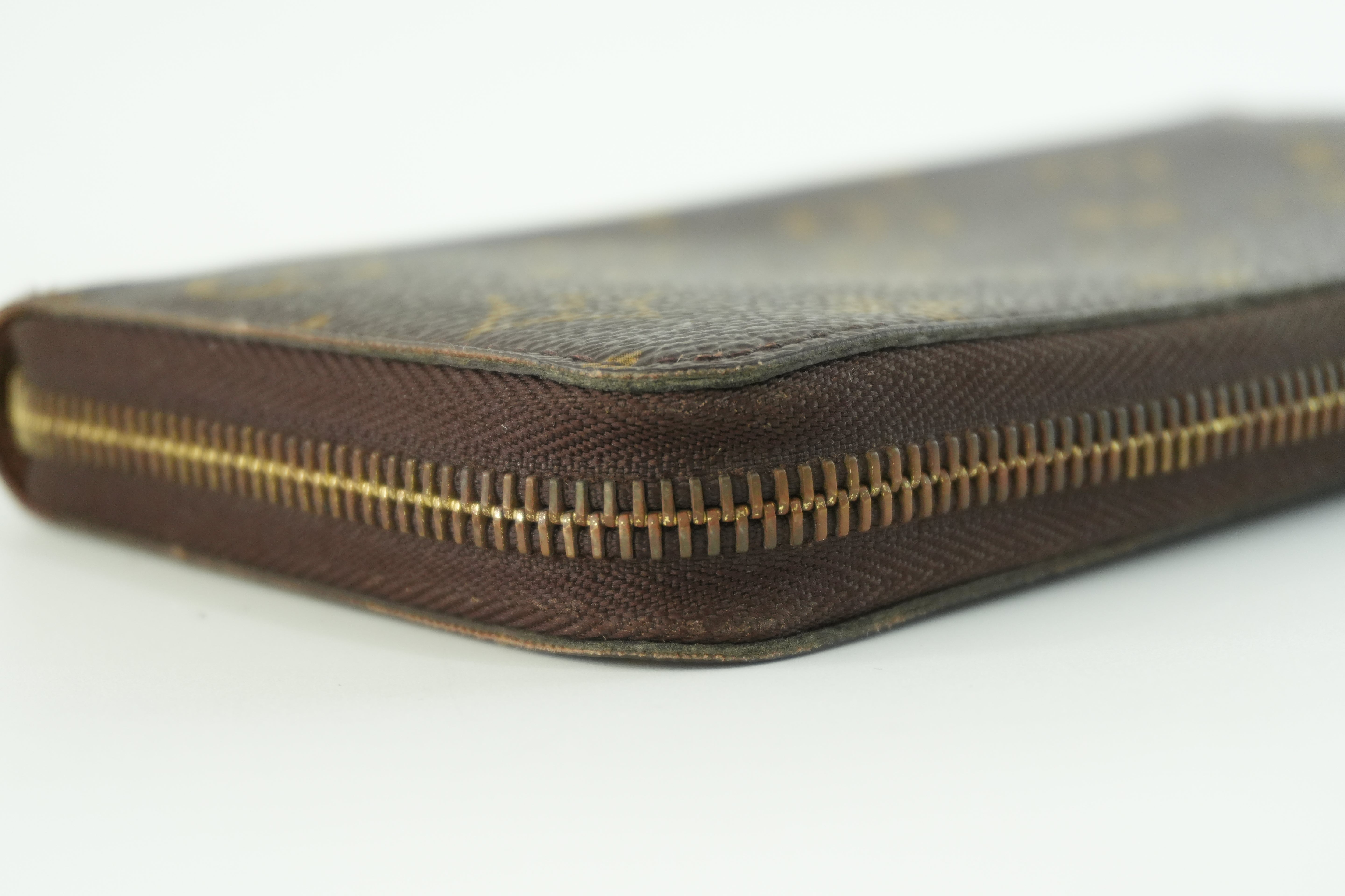 Louis Vuitton Monogram Zippy Wallet Used