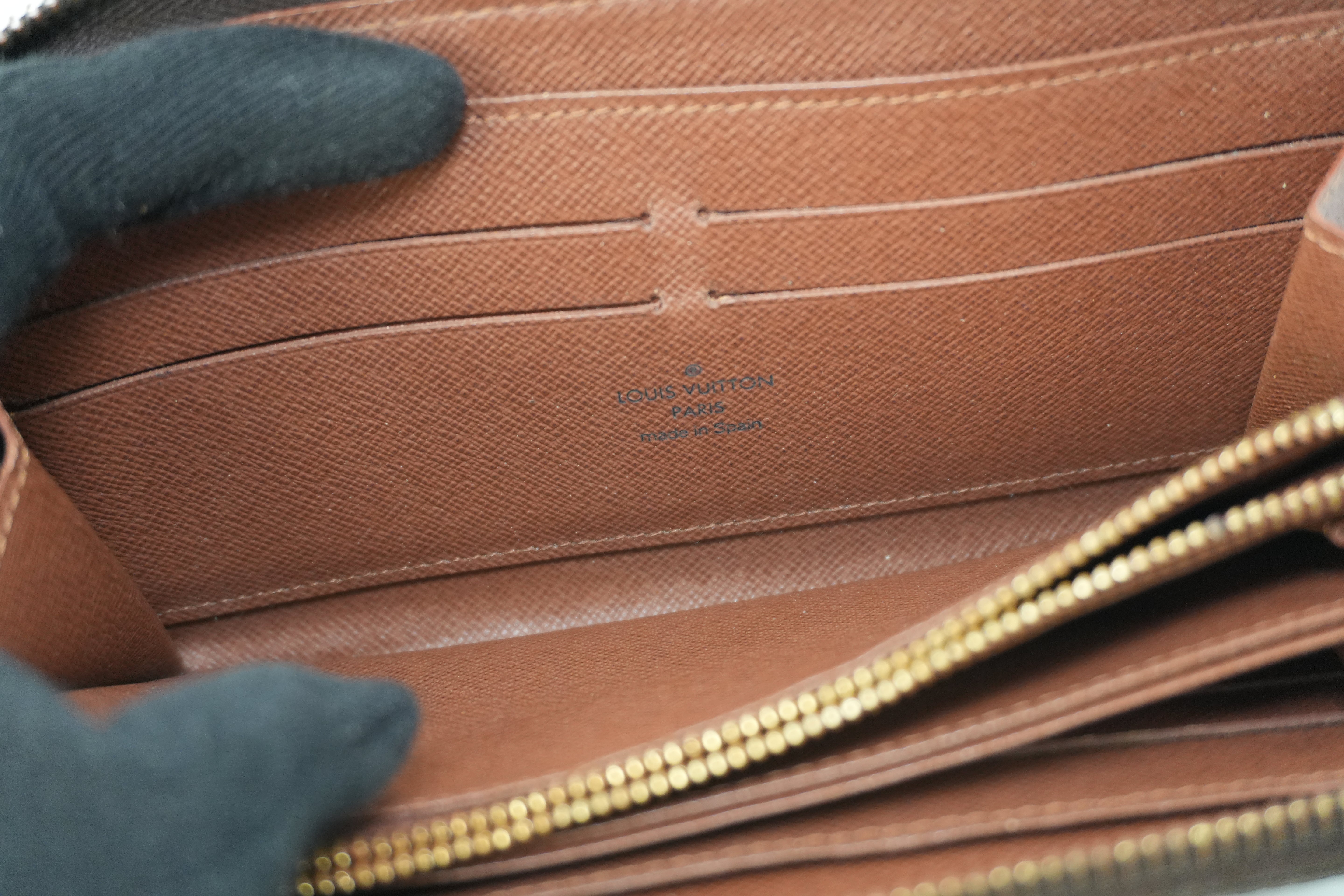 Louis Vuitton Monogram Zippy Wallet Used