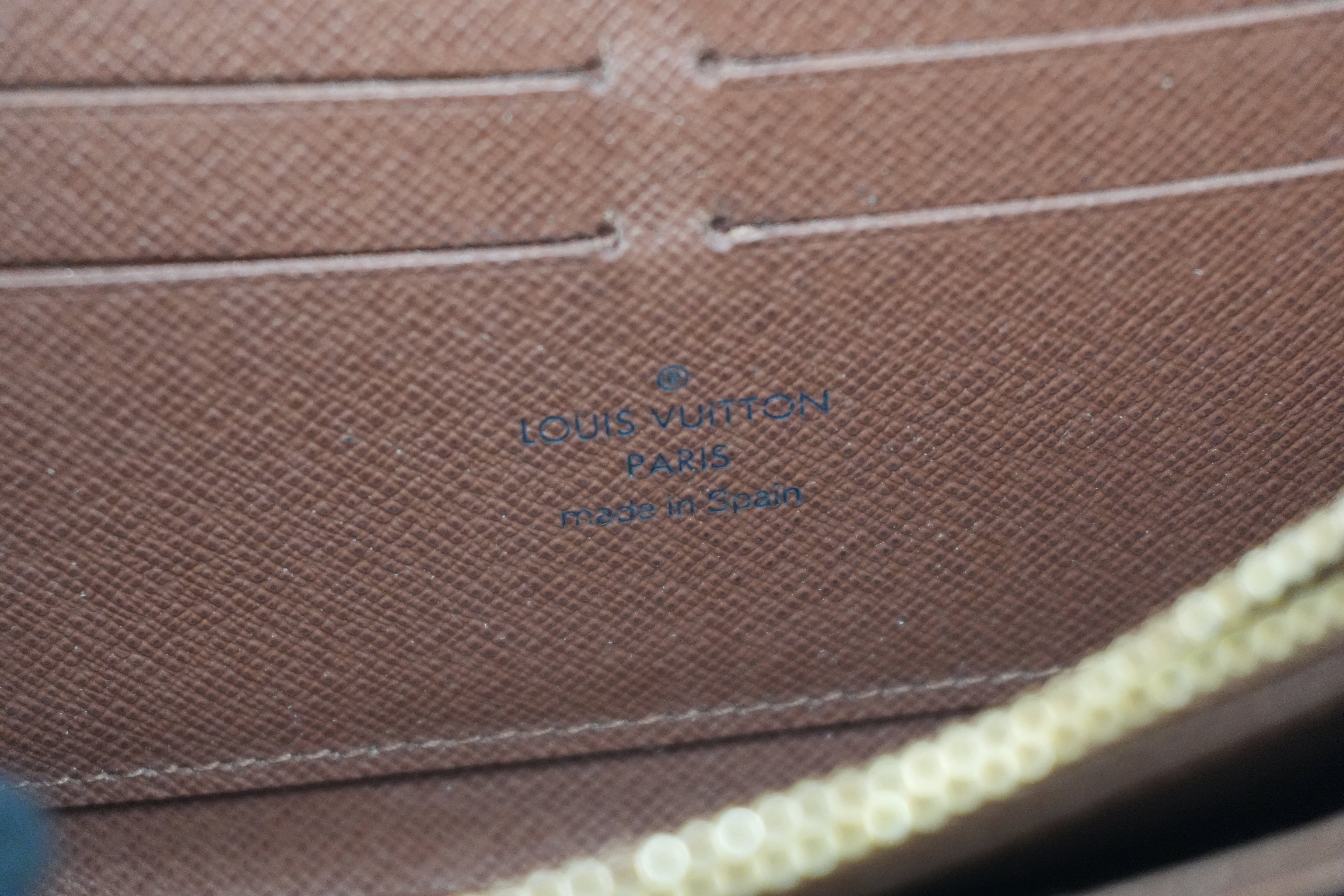 Louis Vuitton Monogram Zippy Wallet Used