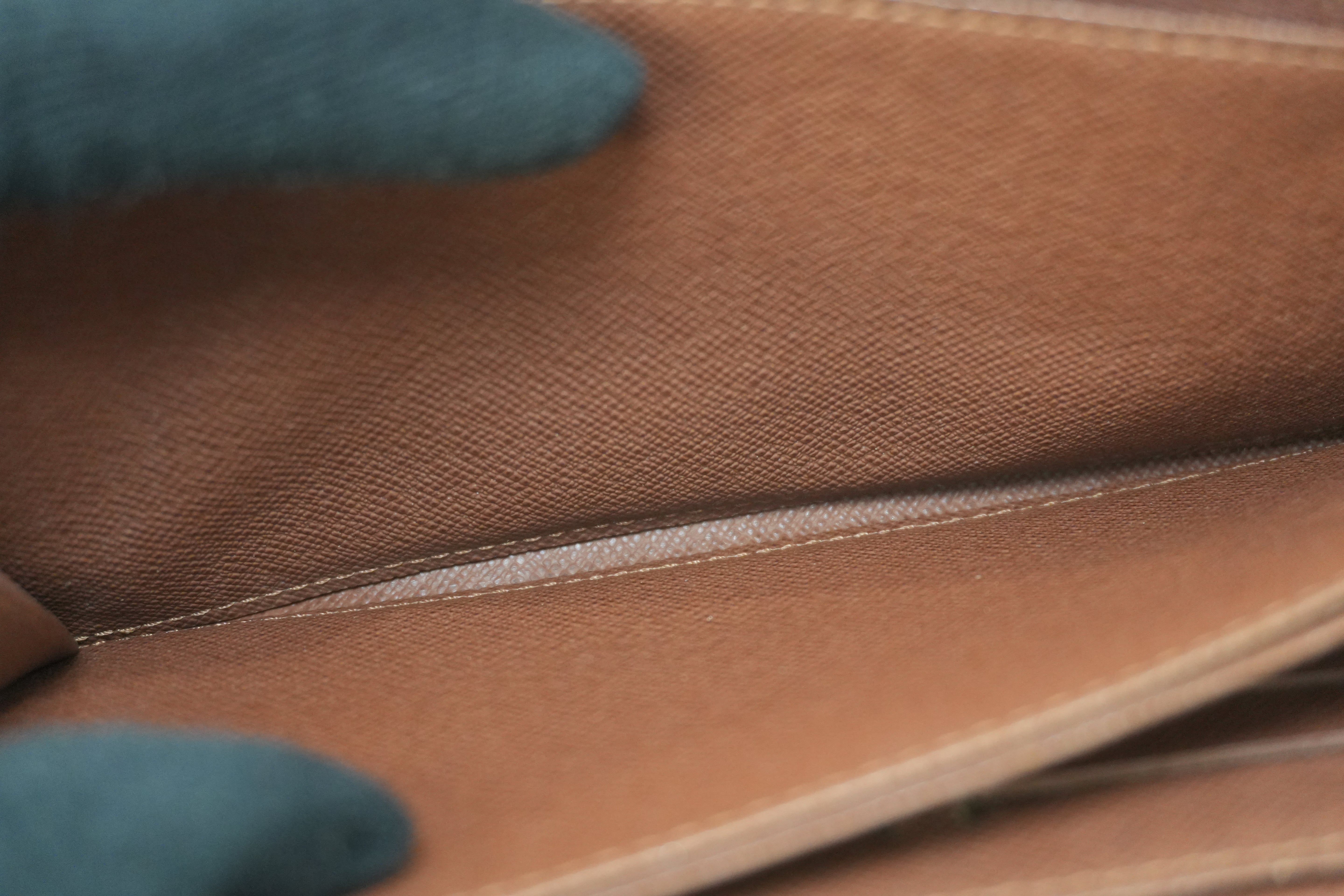 Louis Vuitton Monogram Zippy Wallet Used