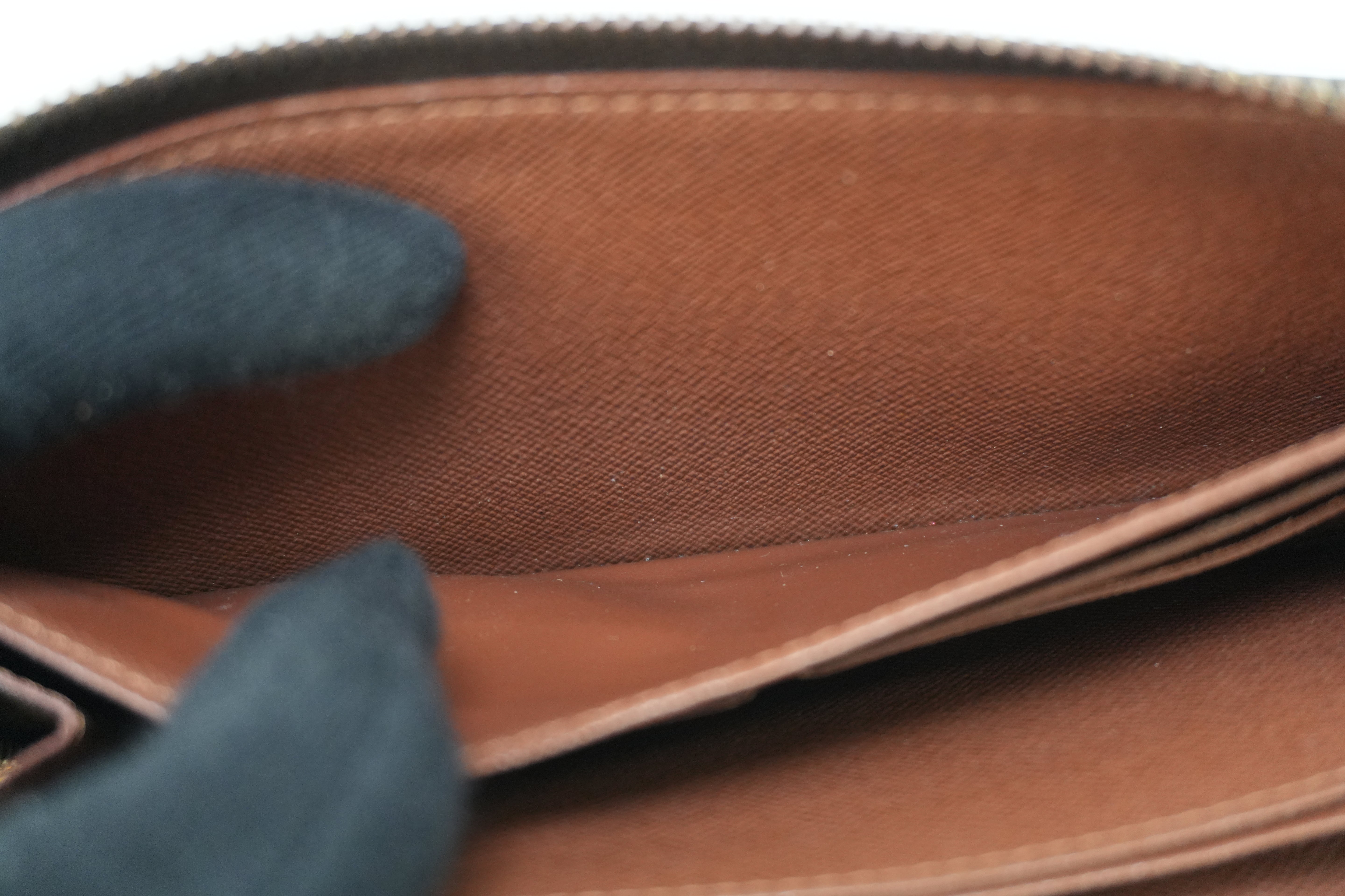 Louis Vuitton Monogram Zippy Wallet Used