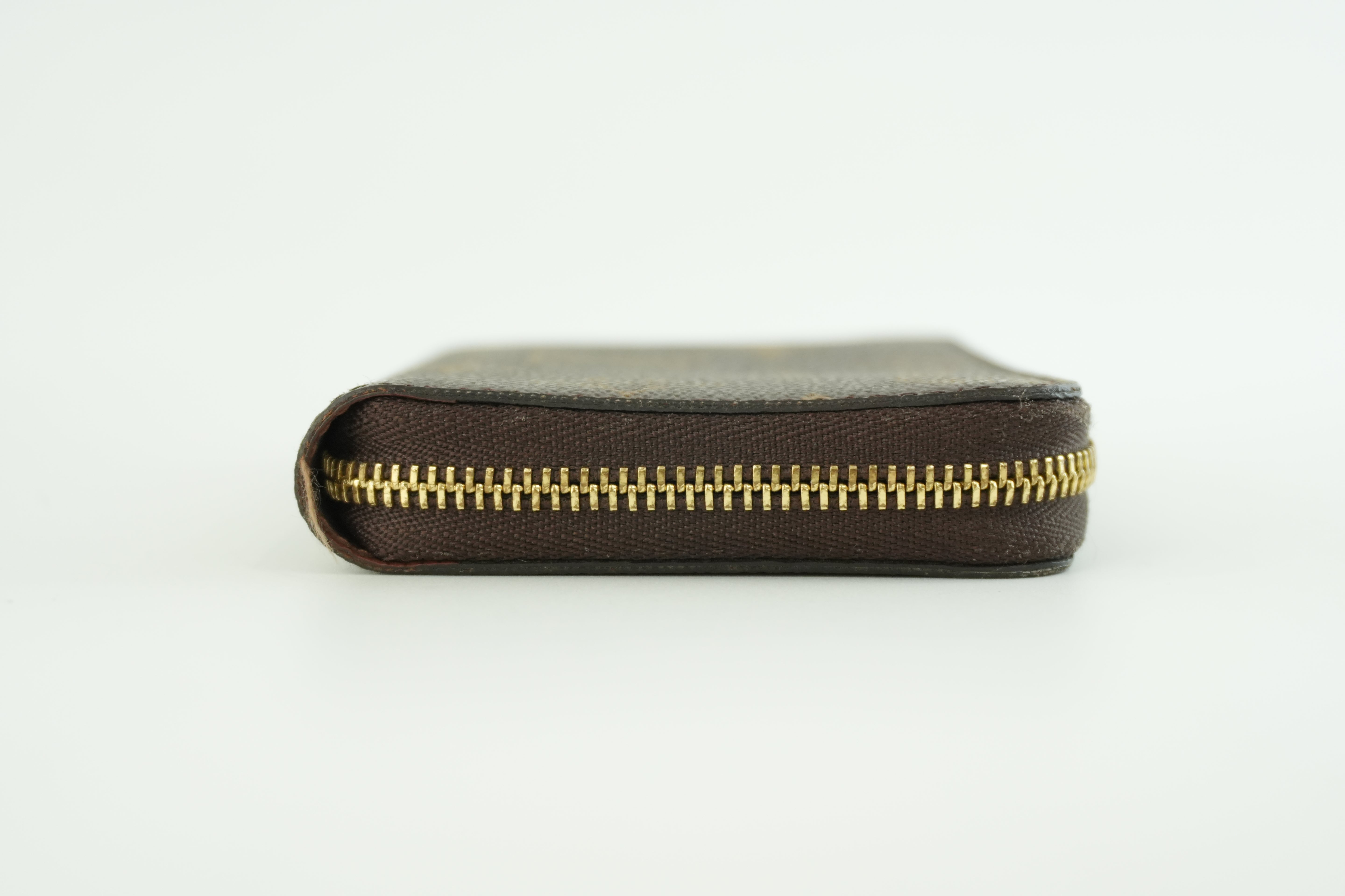 Louis Vuitton Monogram Zippy Card Case Used