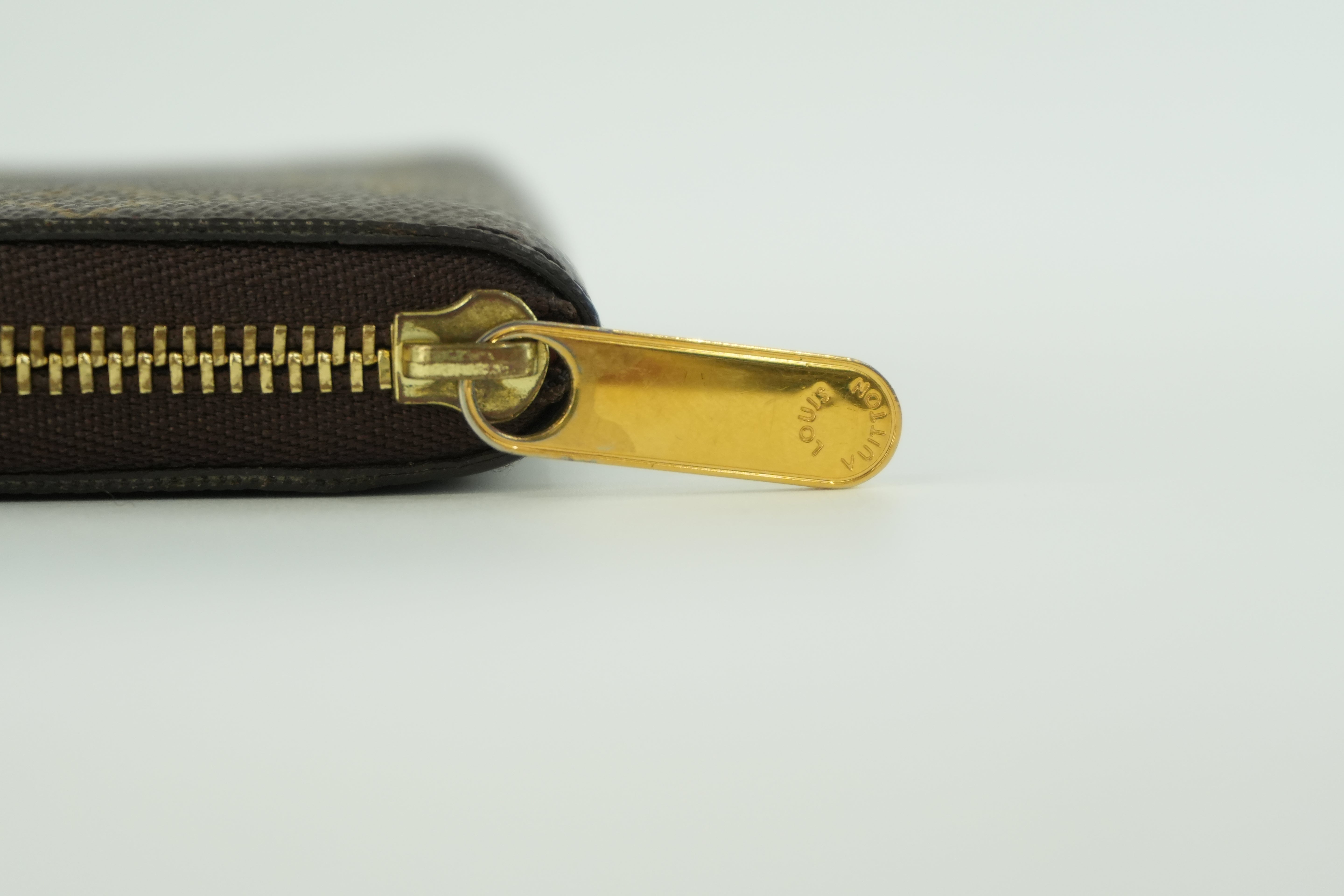 Louis Vuitton Monogram Zippy Card Case Used