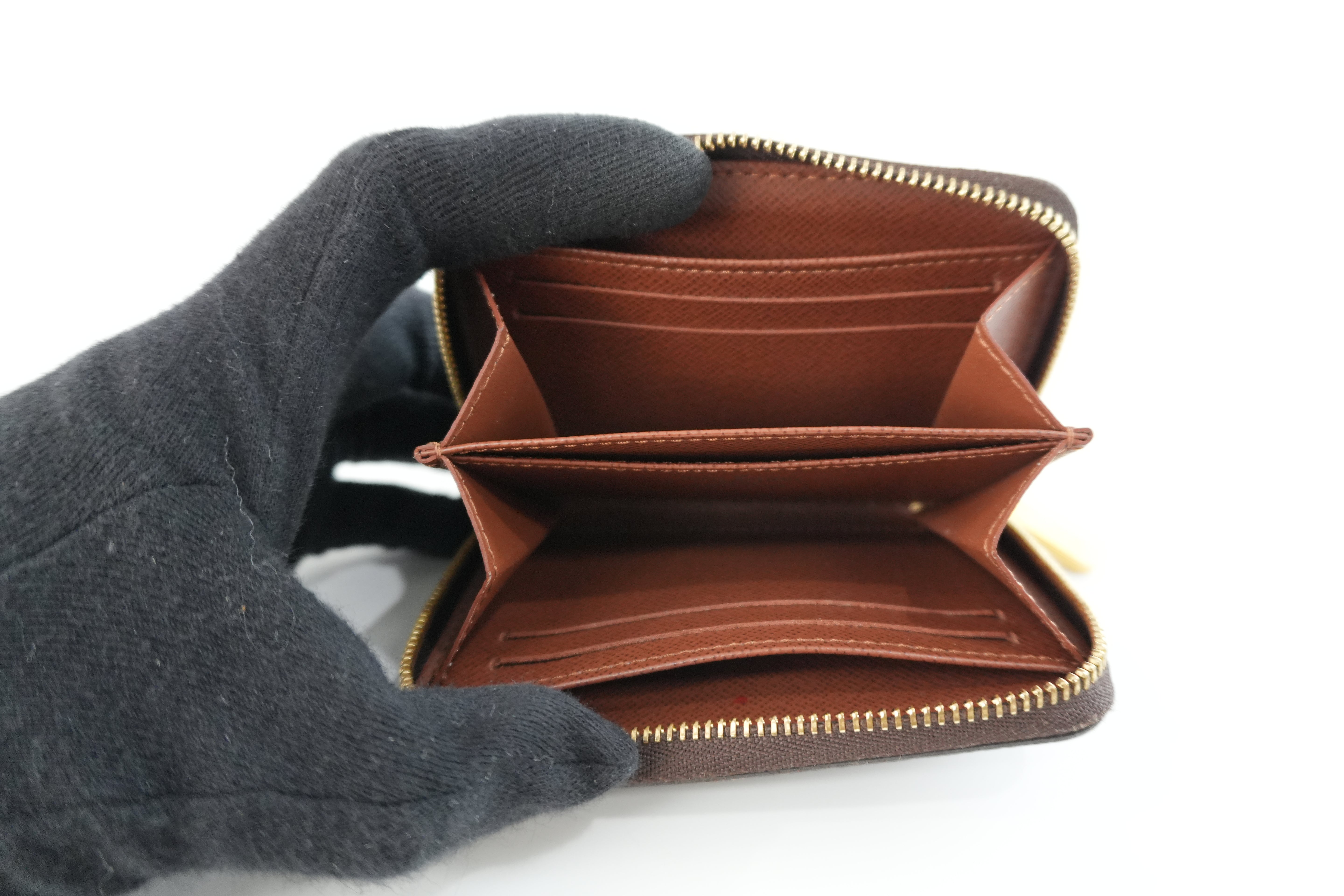 Louis Vuitton Monogram Zippy Card Case Used