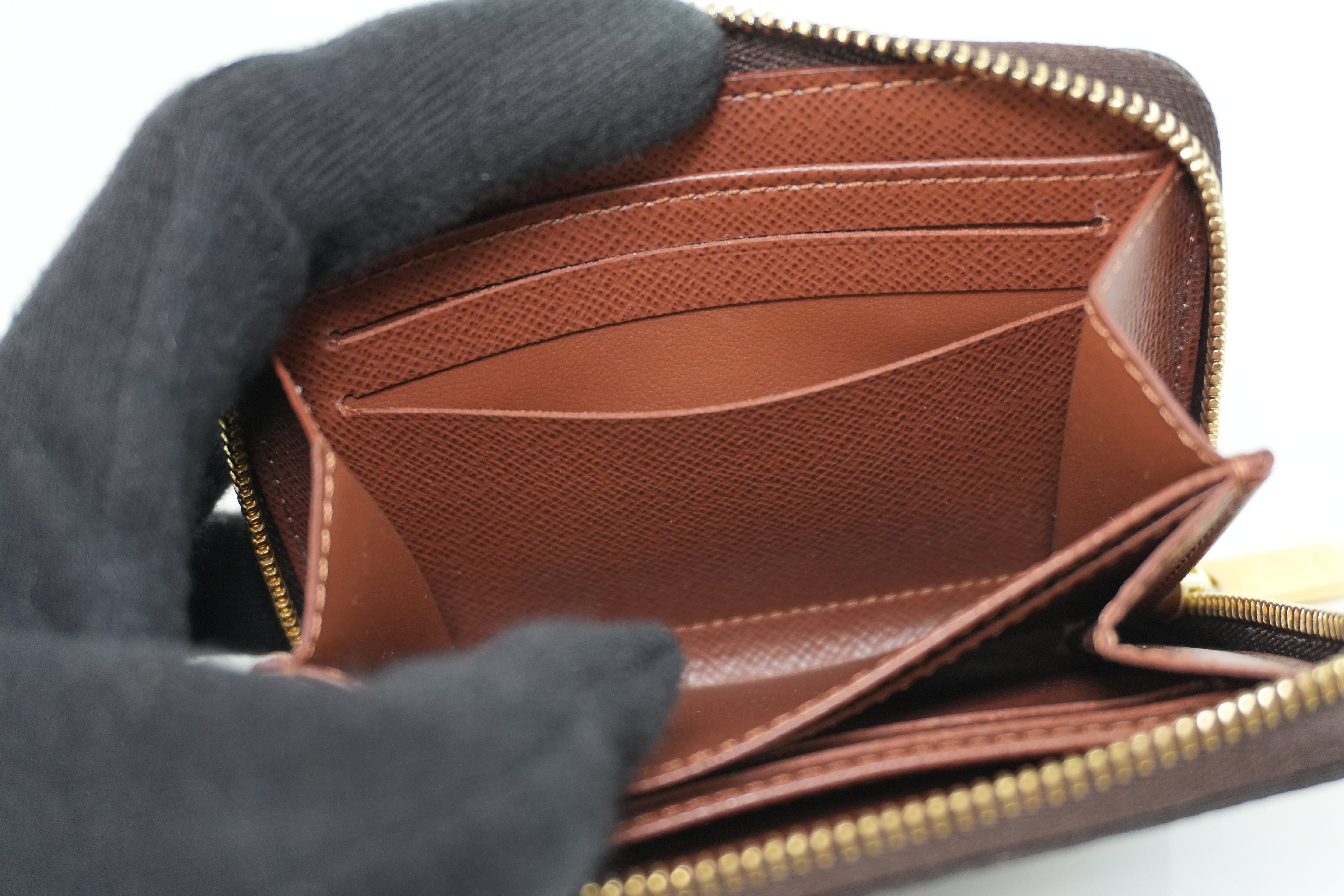 Louis Vuitton Monogram Zippy Card Case Used