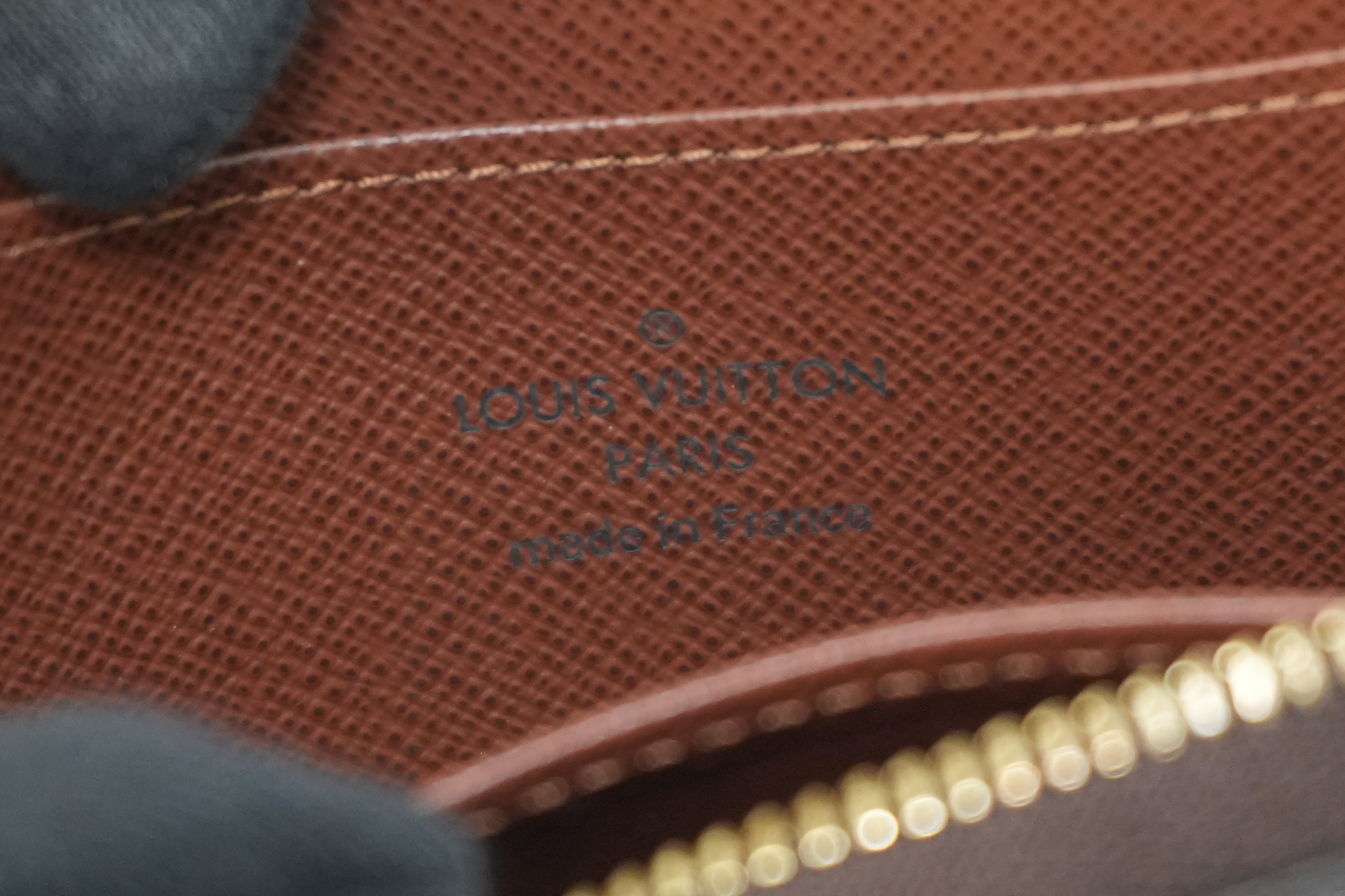 Louis Vuitton Monogram Zippy Card Case Used