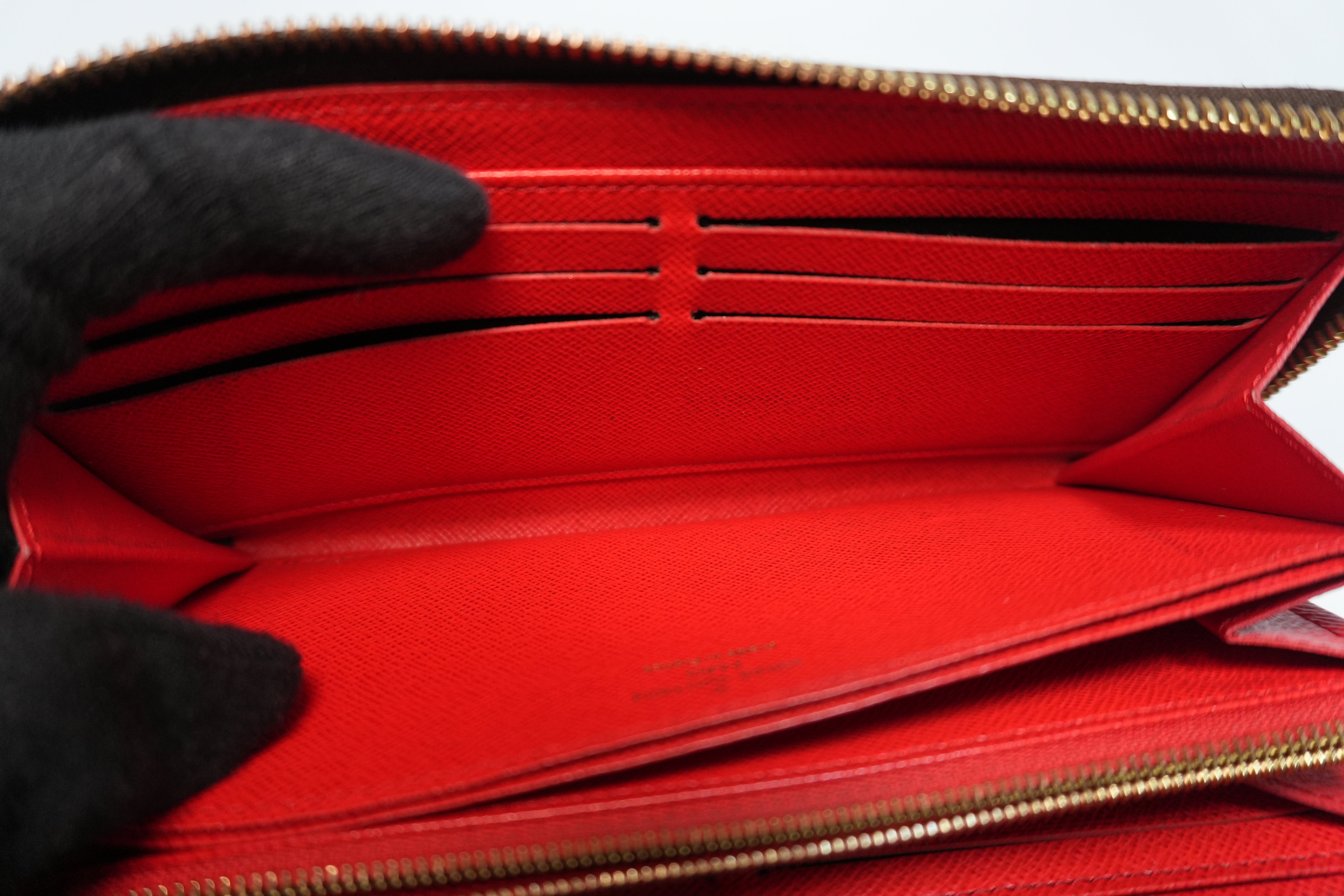 Louis Vuitton Monogram Zippy Wallet Used