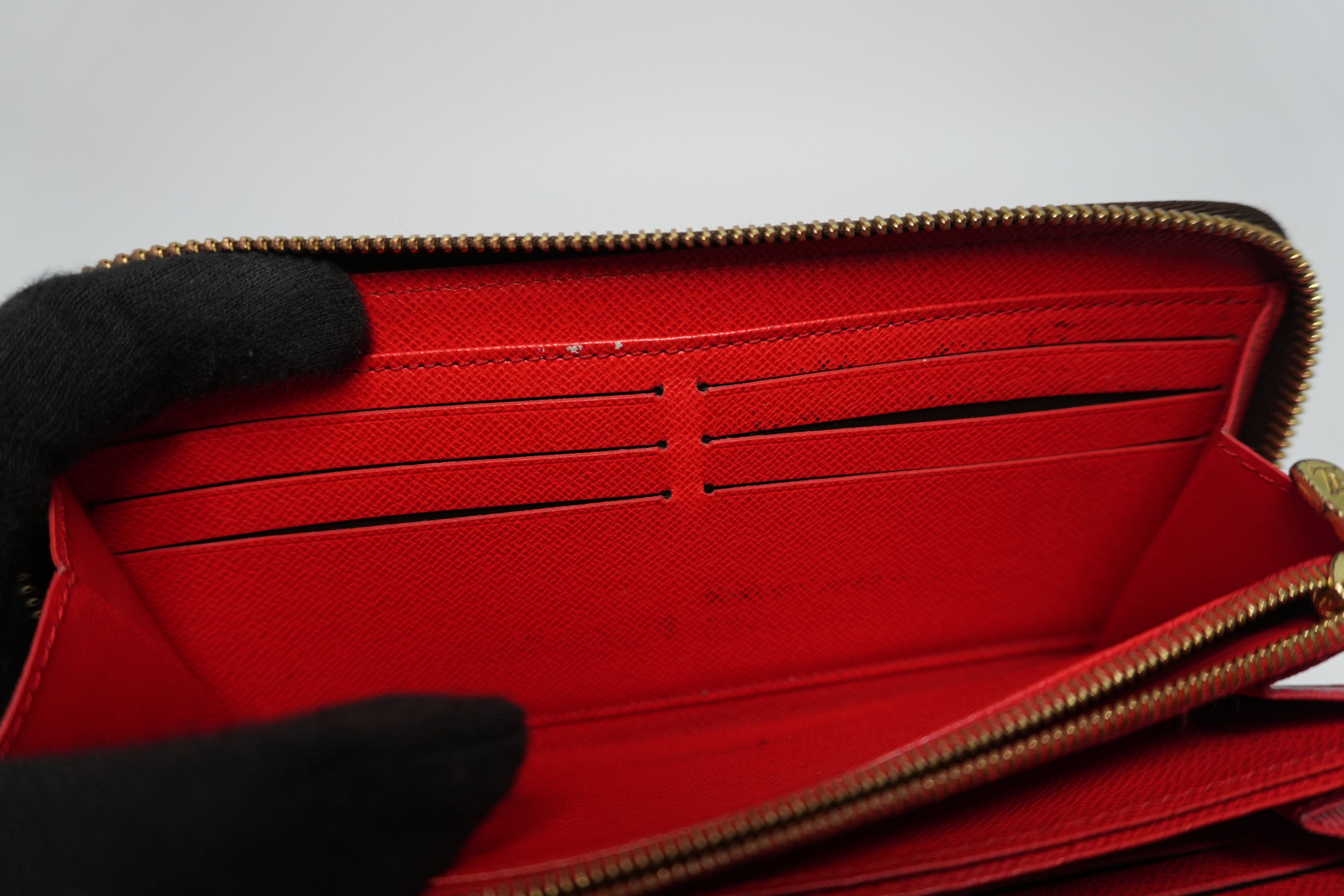 Louis Vuitton Monogram Zippy Wallet Used