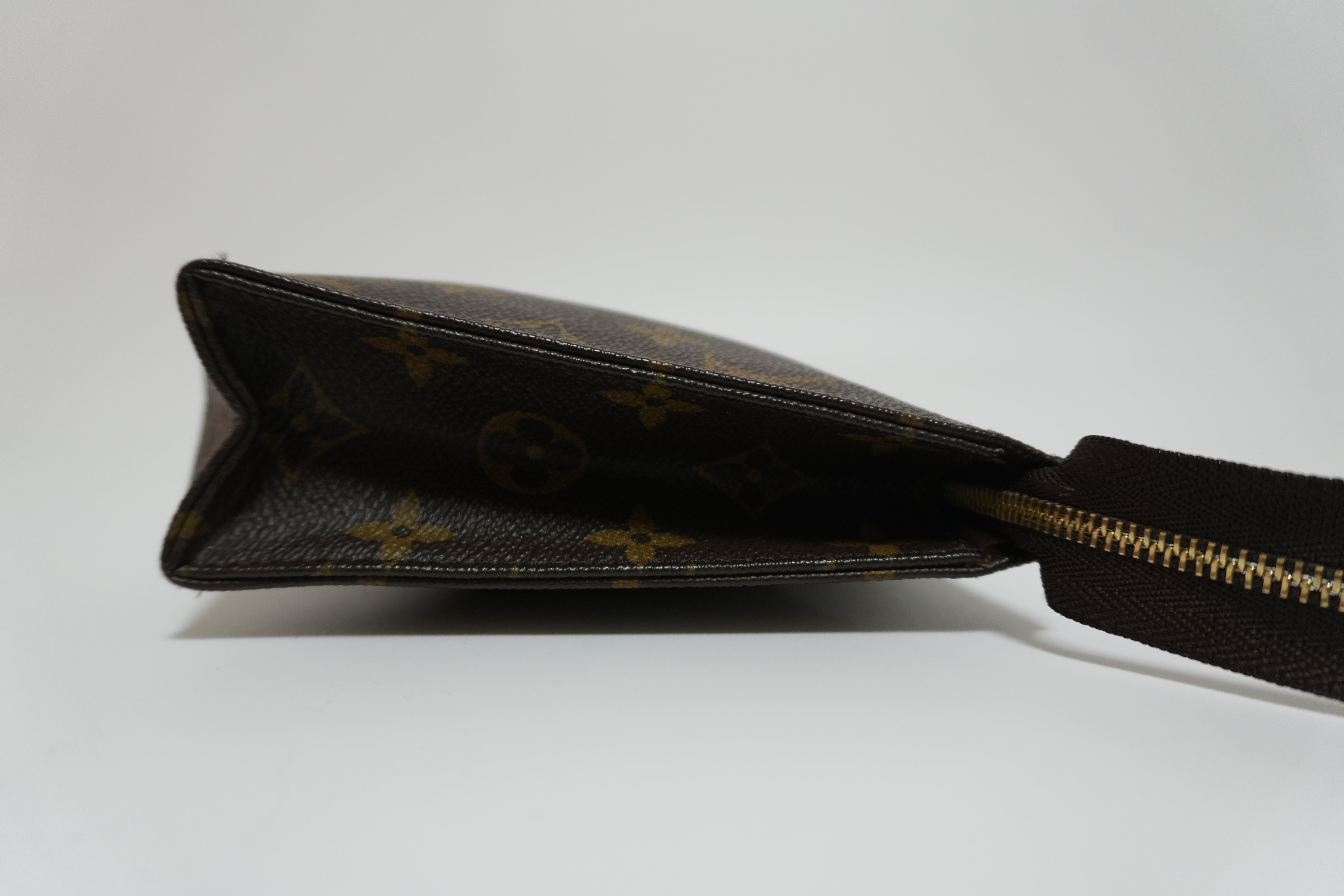 Louis Vuitton Monogram Toiletry 19 Pouch Used