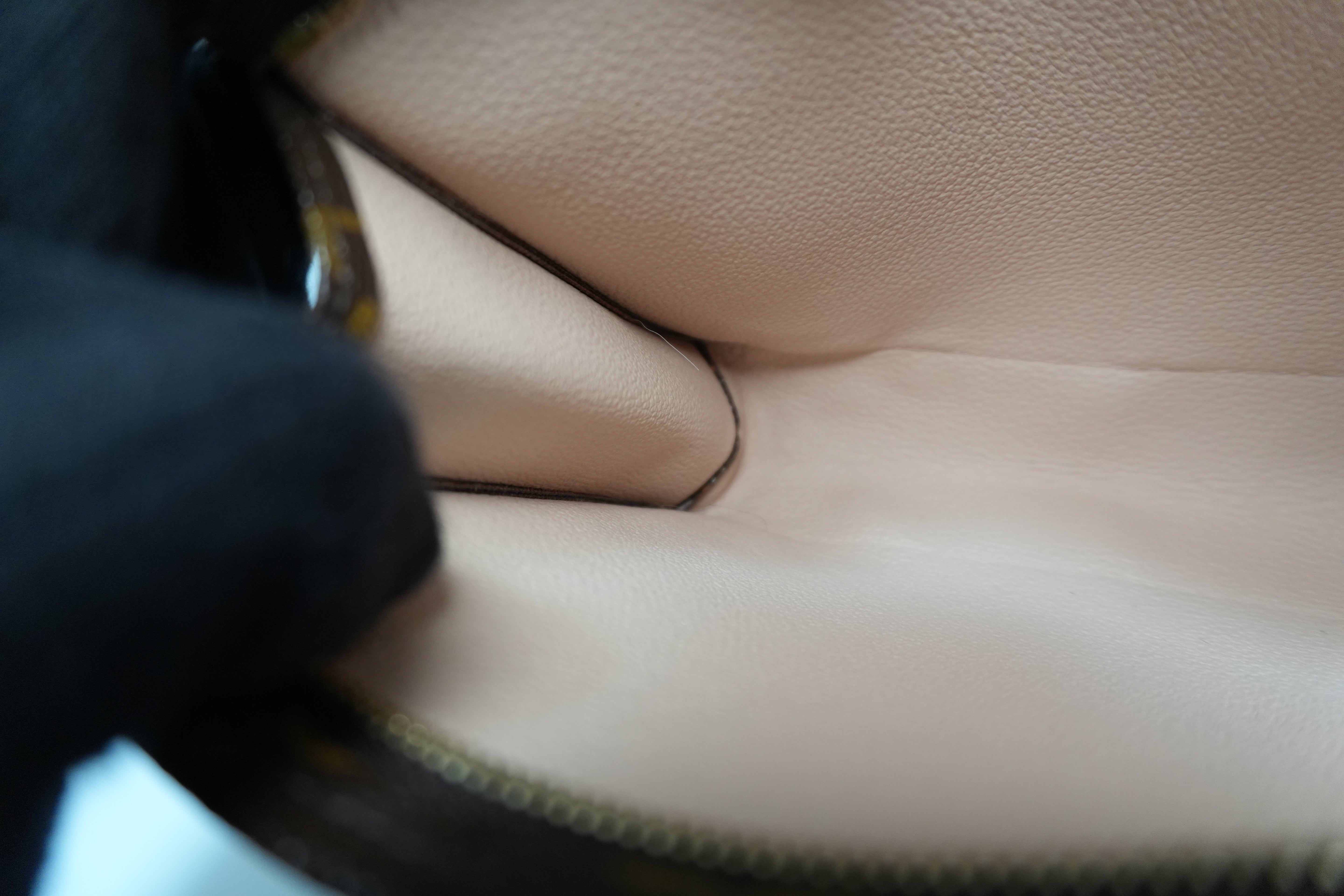 Louis Vuitton Monogram Toiletry 19 Pouch Used