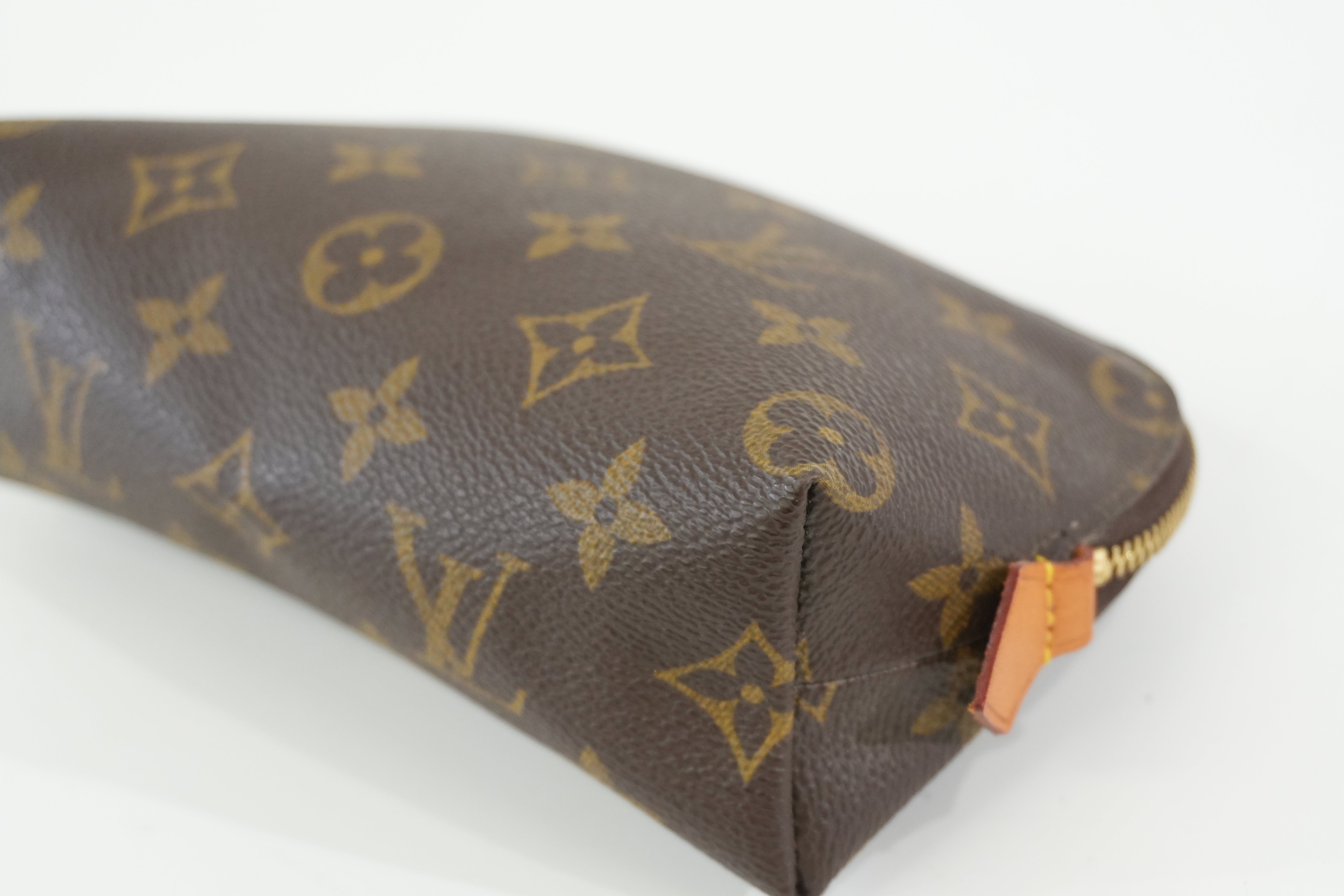 Pre-owned Louis Vuitton Monogram Cosmetic Pouch
