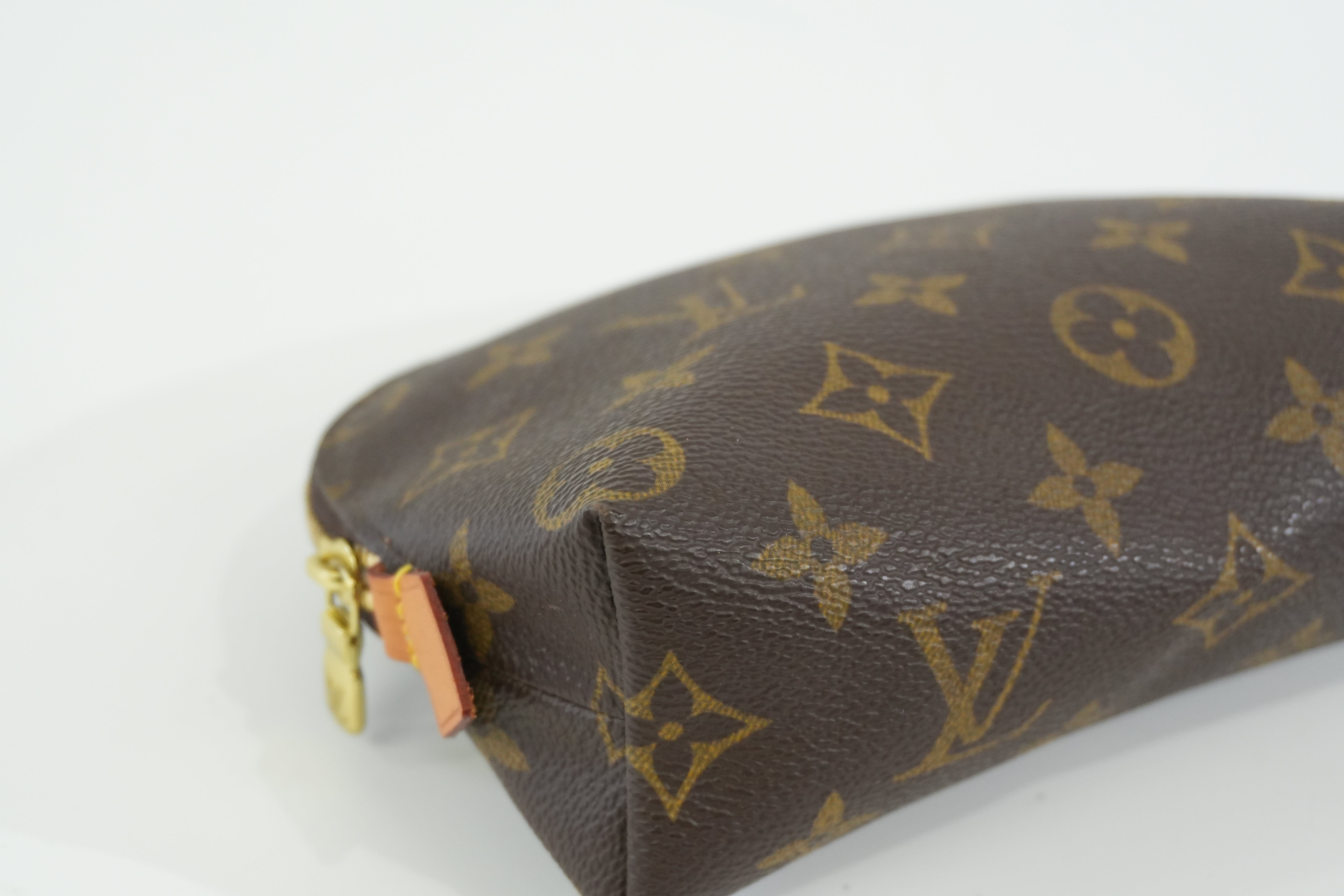 Pre-owned Louis Vuitton Monogram Cosmetic Pouch