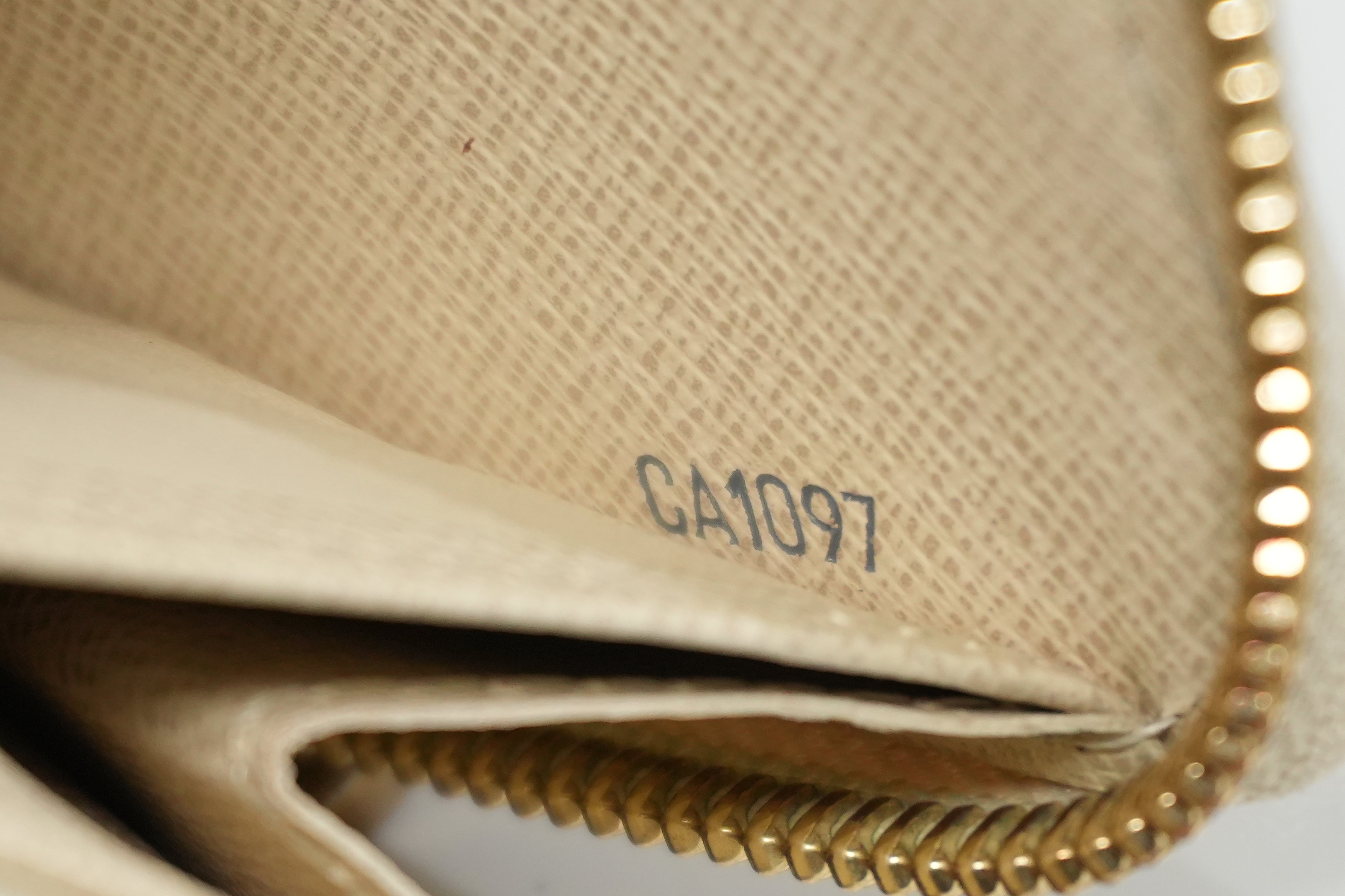 Pre-owned Louis Vuitton Damier Azur Zippy Wallet