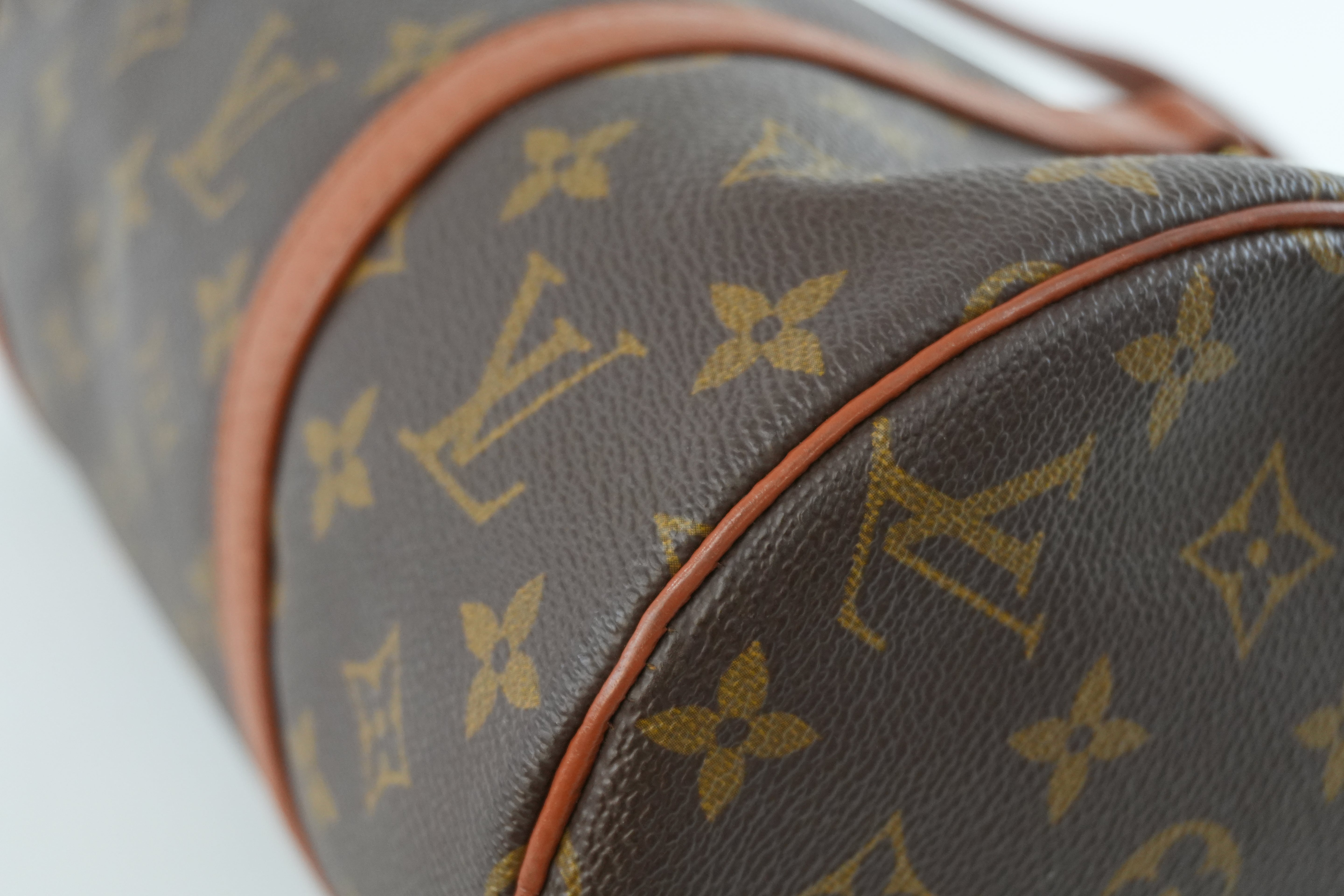 Louis Vuitton Papillon 26 Handbag Used