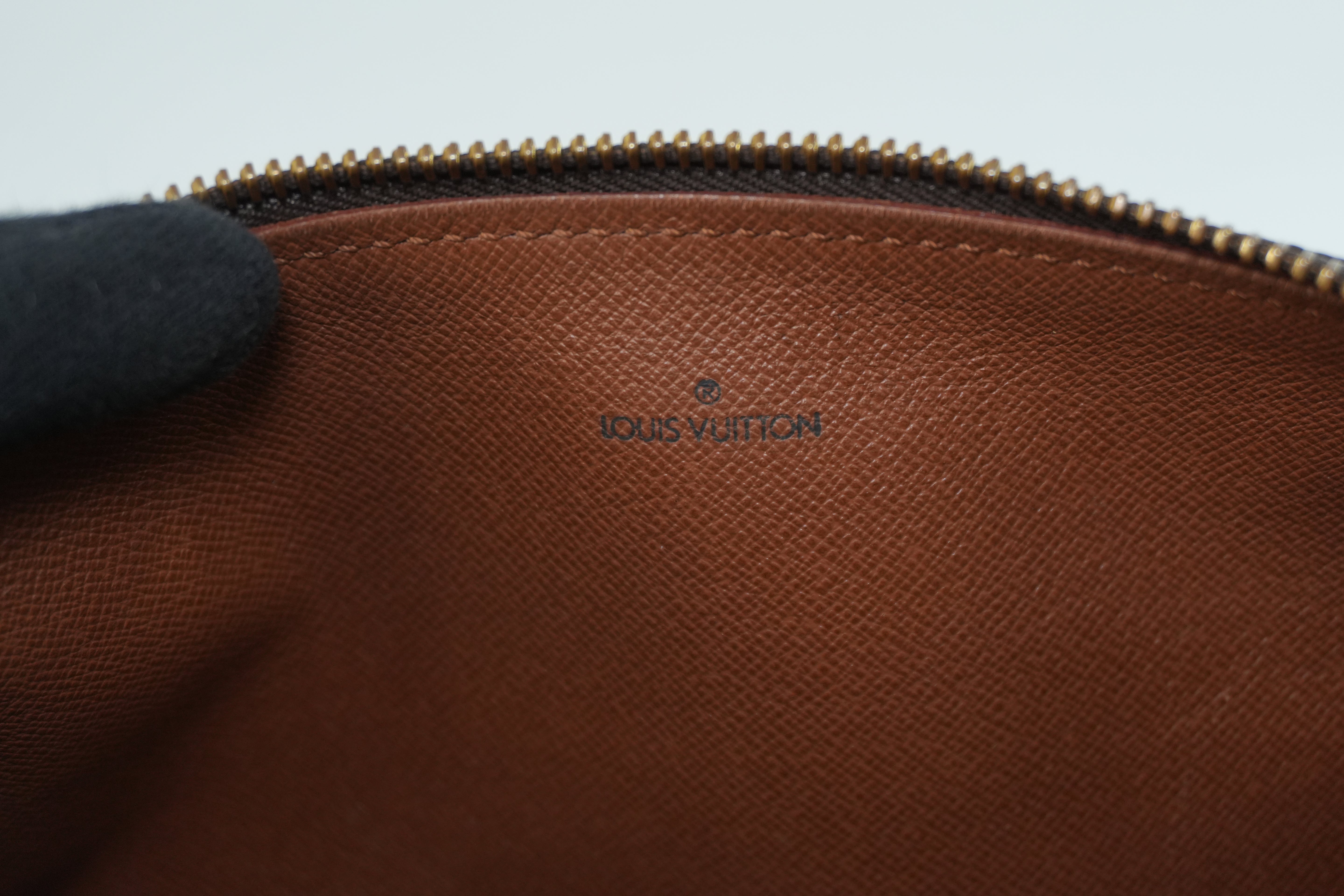 Louis Vuitton Papillon 26 Handbag Used