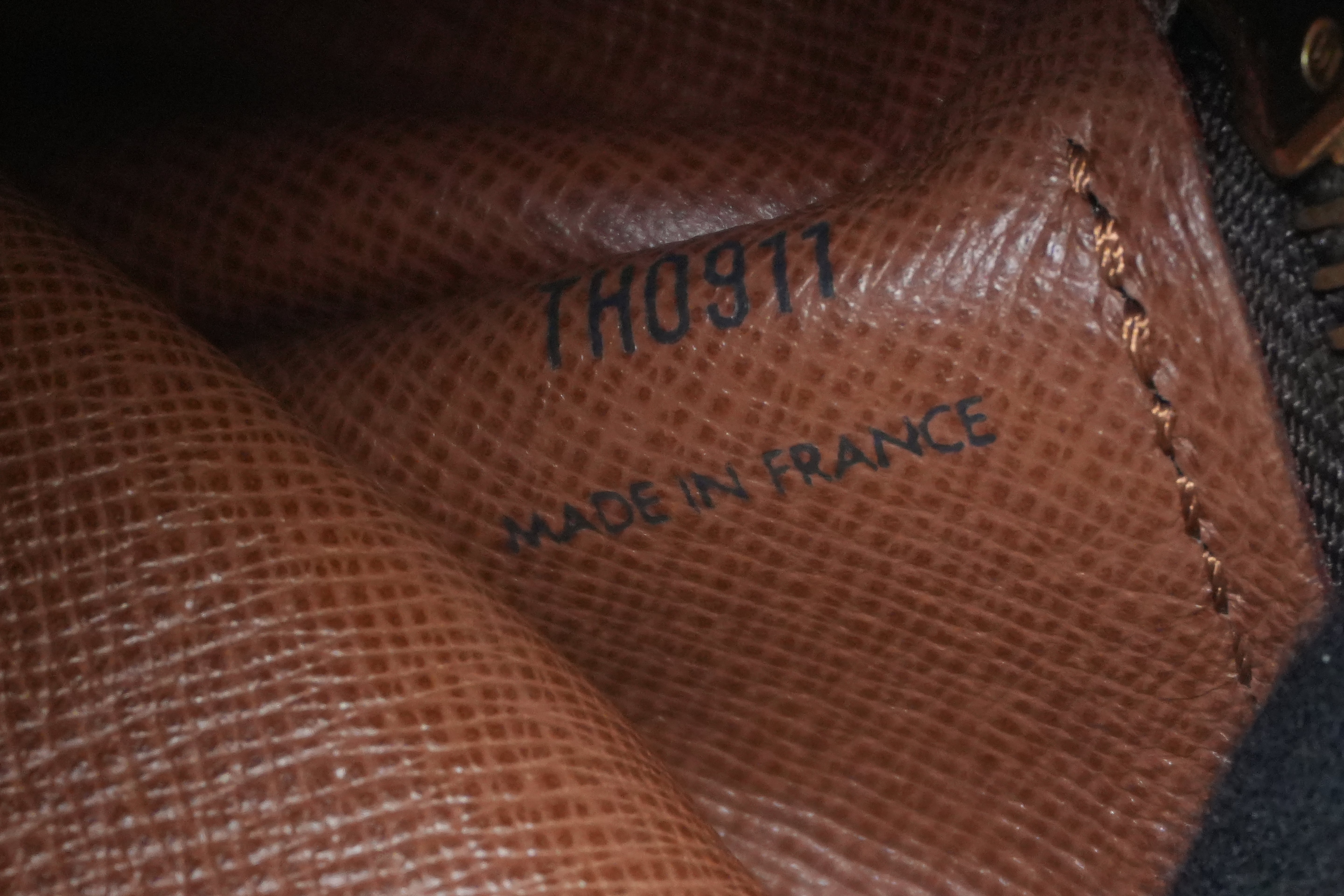 Louis Vuitton Papillon 26 Handbag Used