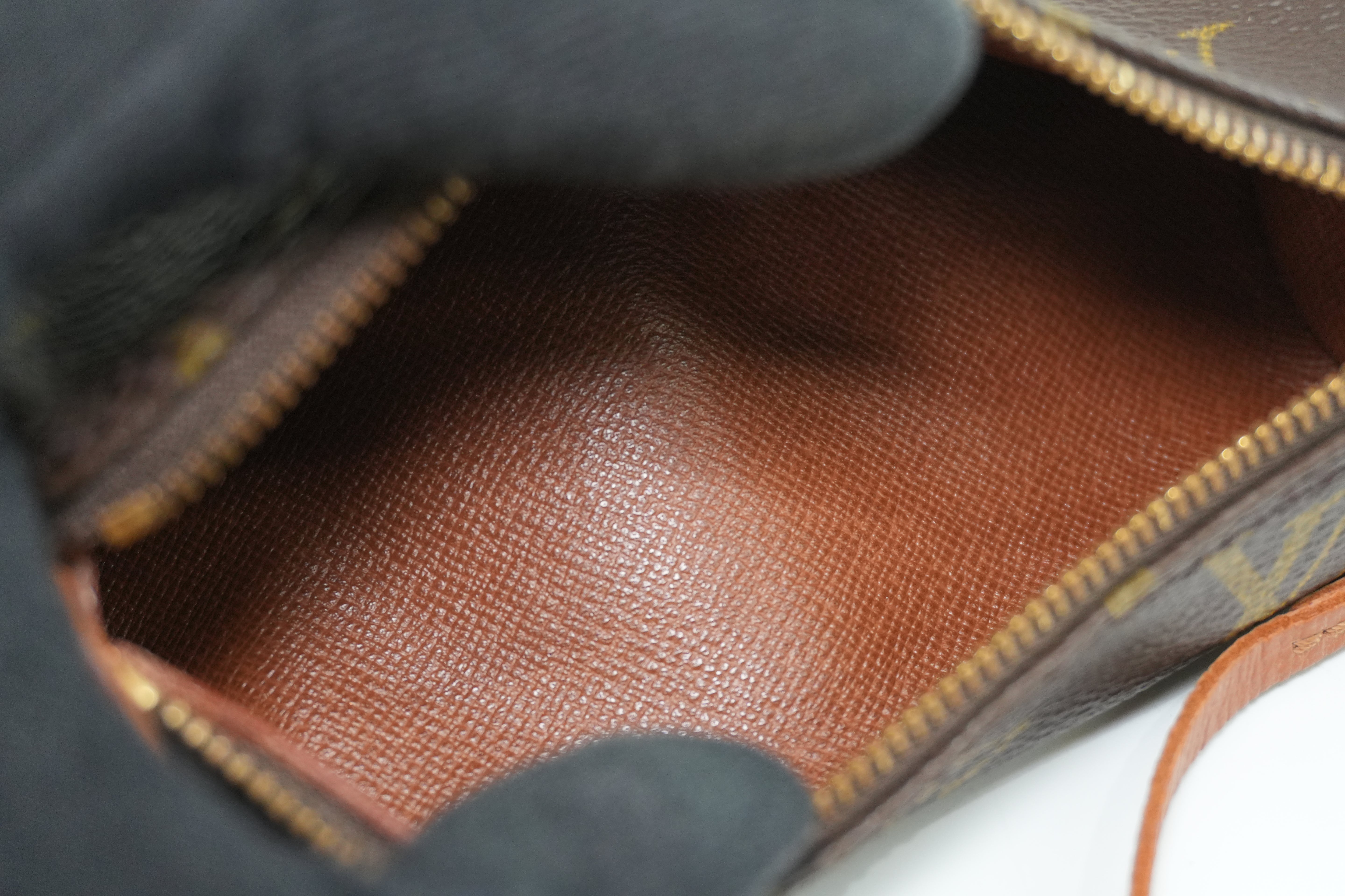 Louis Vuitton Papillon 26 Handbag Used