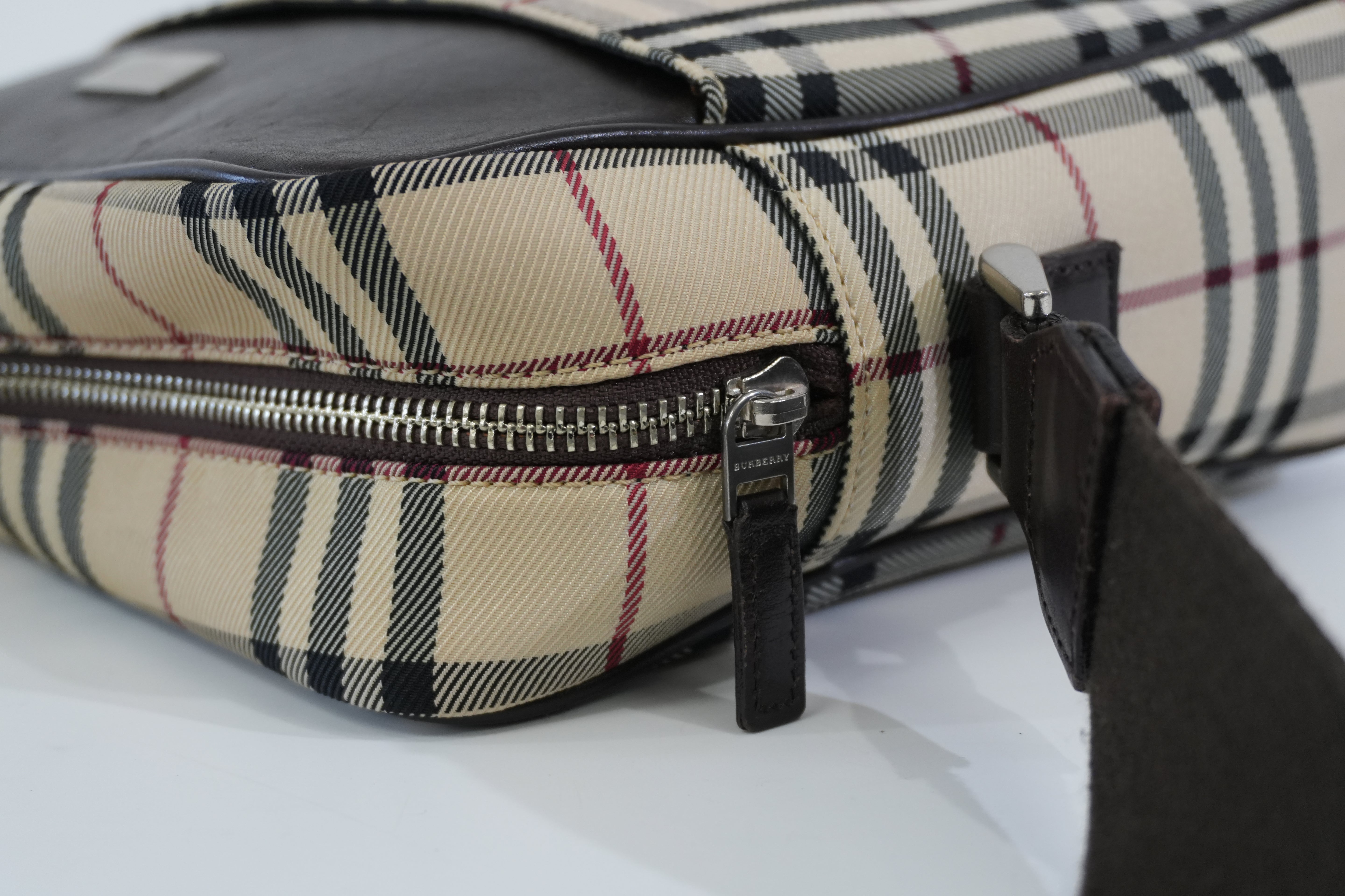 Pre-owned Burberry Nova Check Messenger Shoulder Bag Beige
