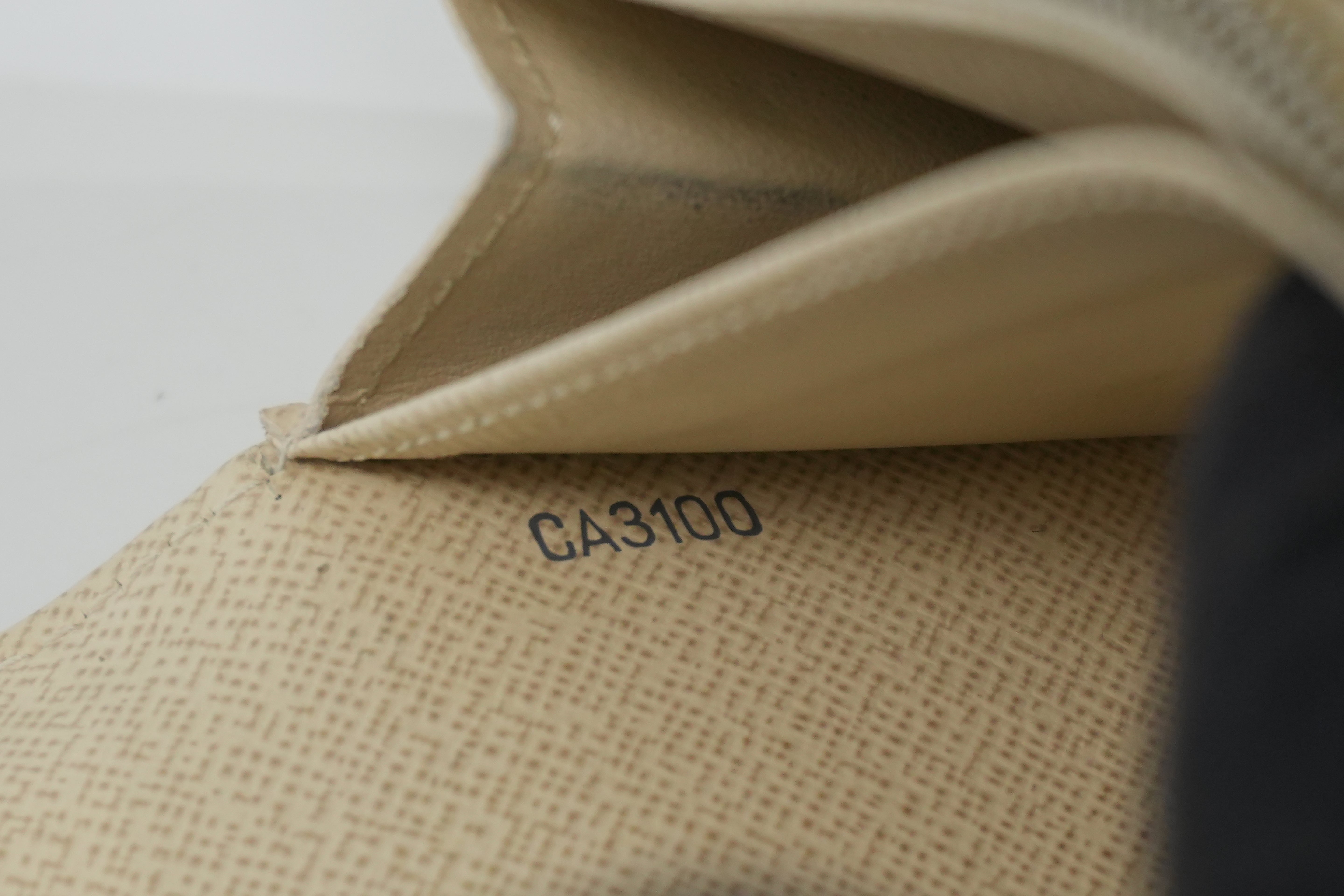 Pre-owned Louis Vuitton Damier Azur Sarah Wallet